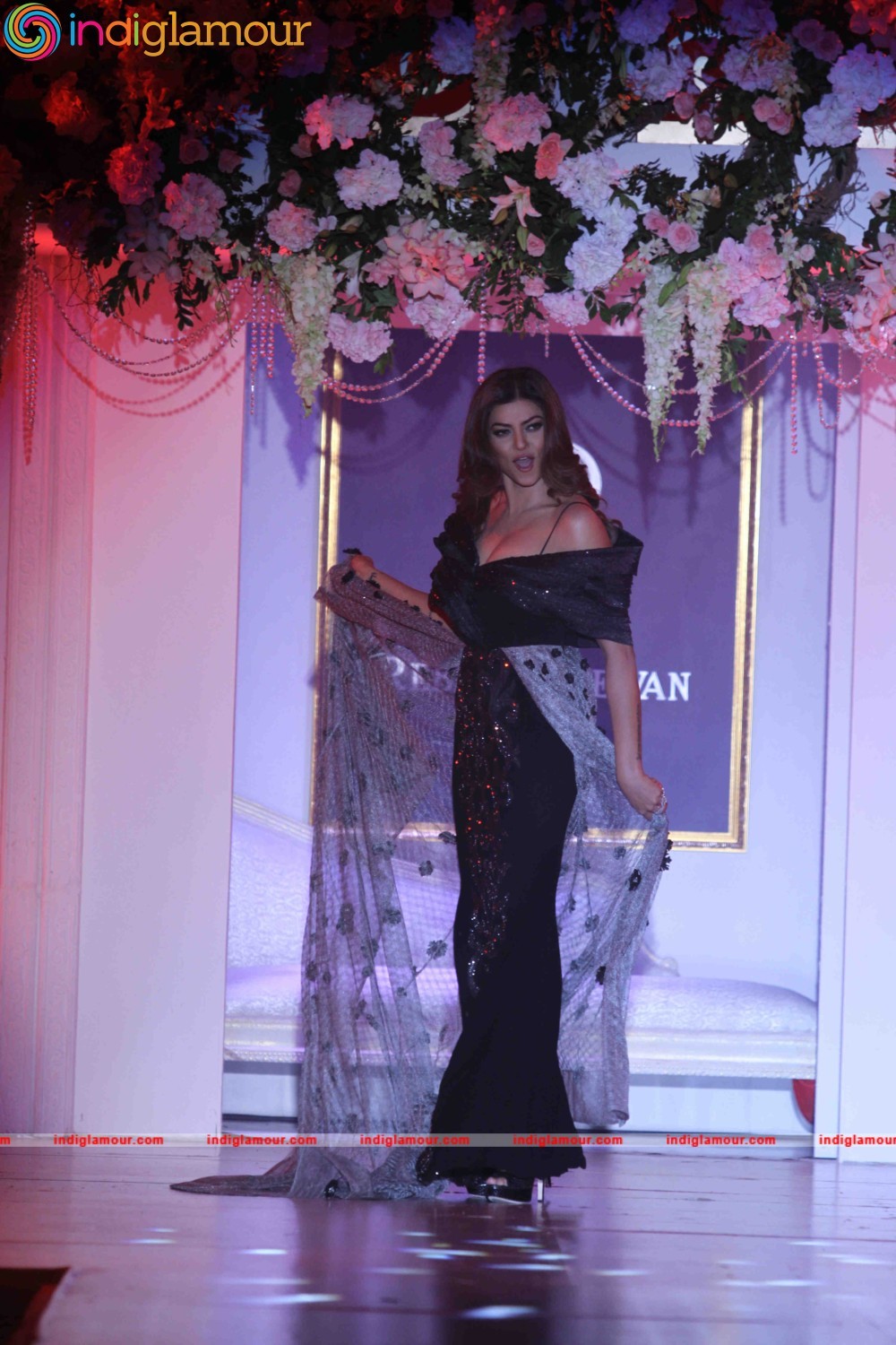 Bollywood stars launch at Sushmita Sen walk ramp Event hd photo