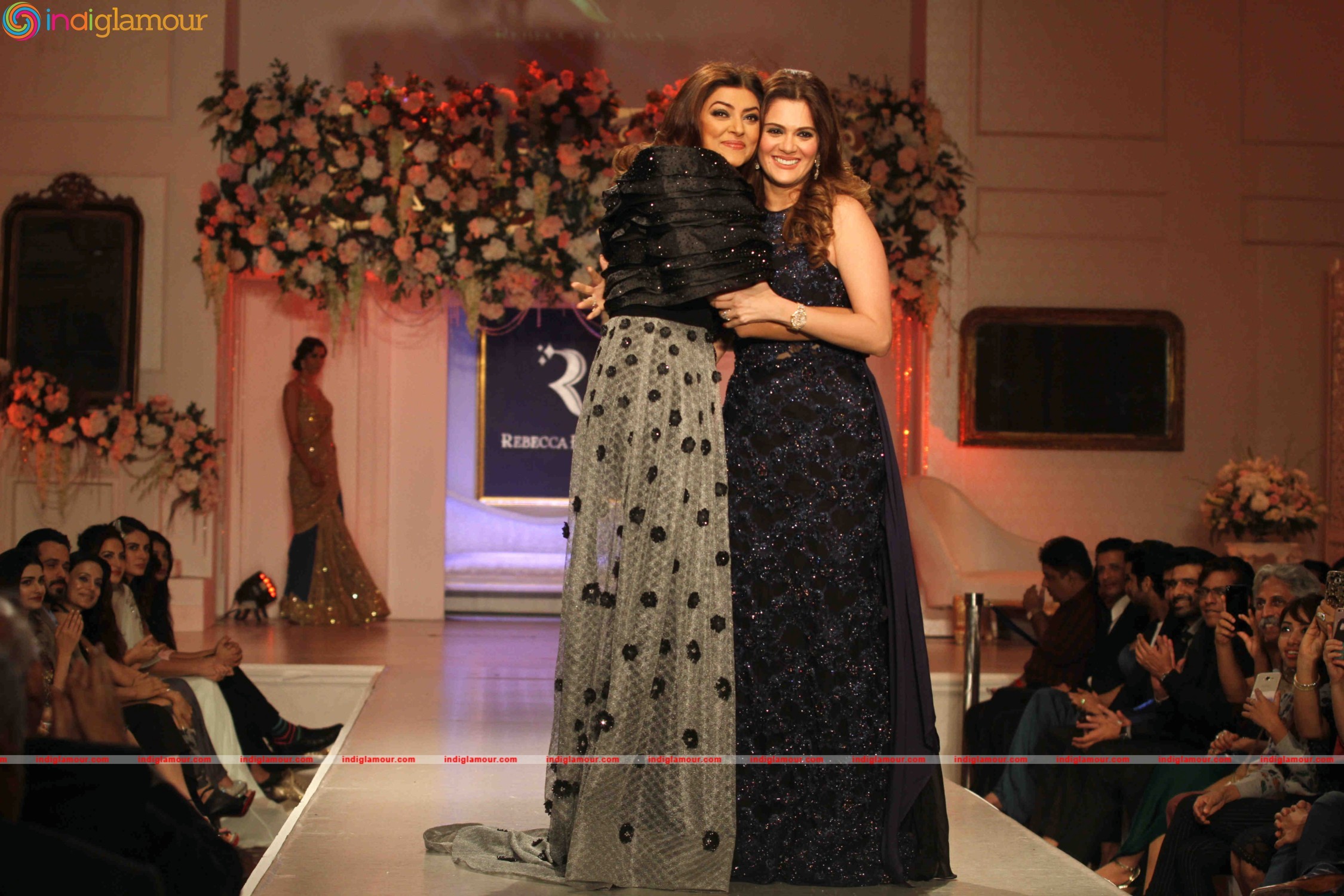 Bollywood stars launch at Sushmita Sen walk ramp Event hd photo