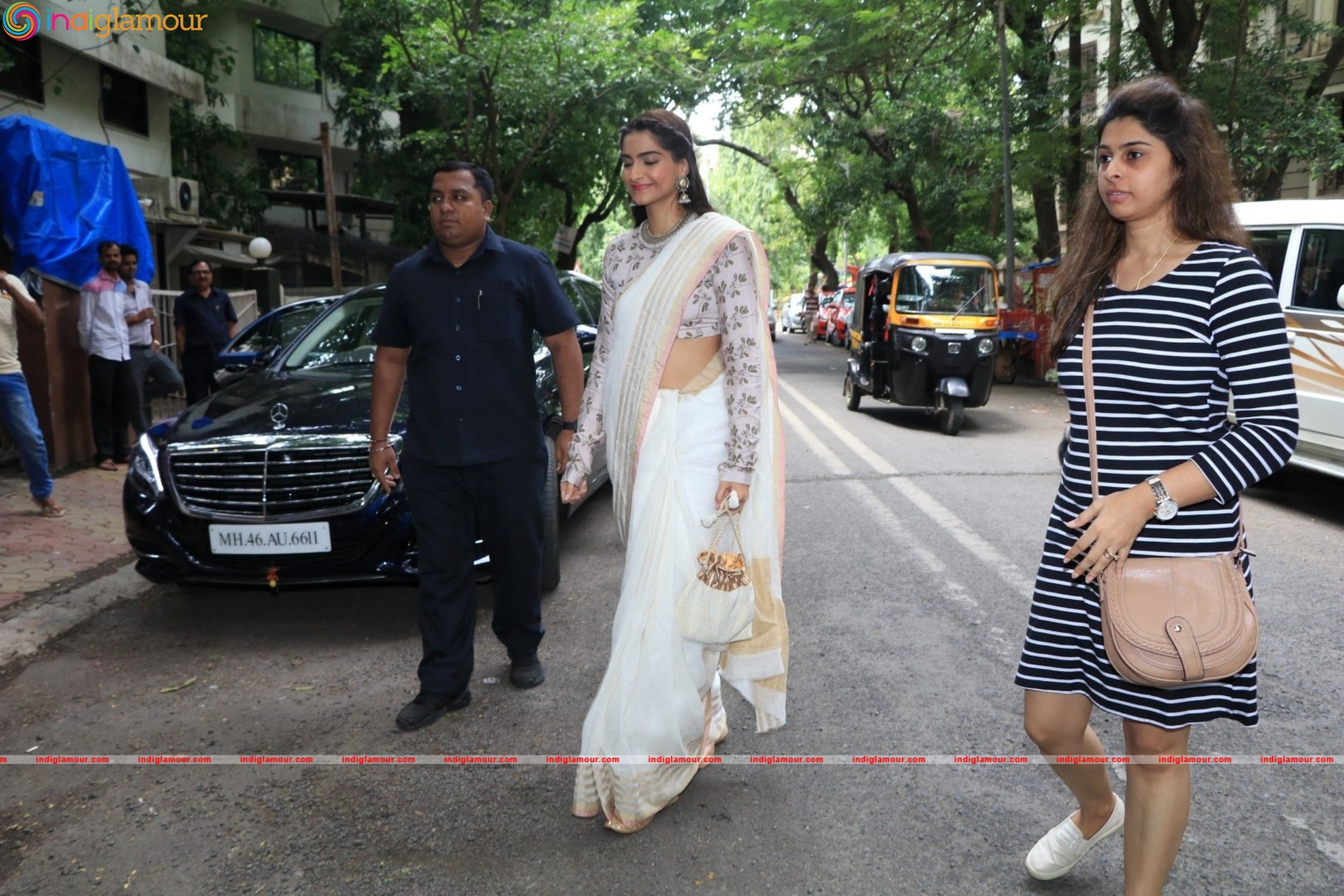 Sonam Kapoor and Kiran Rao At Anavila Store Launch Event hd photo