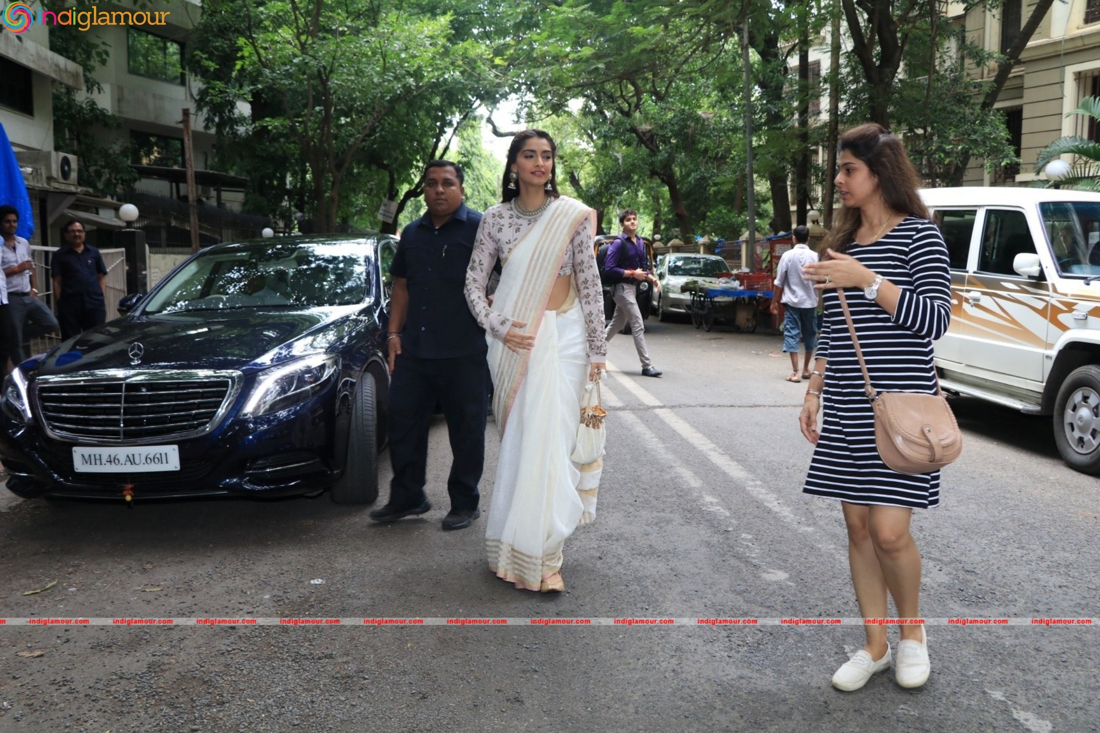 Sonam Kapoor and Kiran Rao At Anavila Store Launch Event hd photo