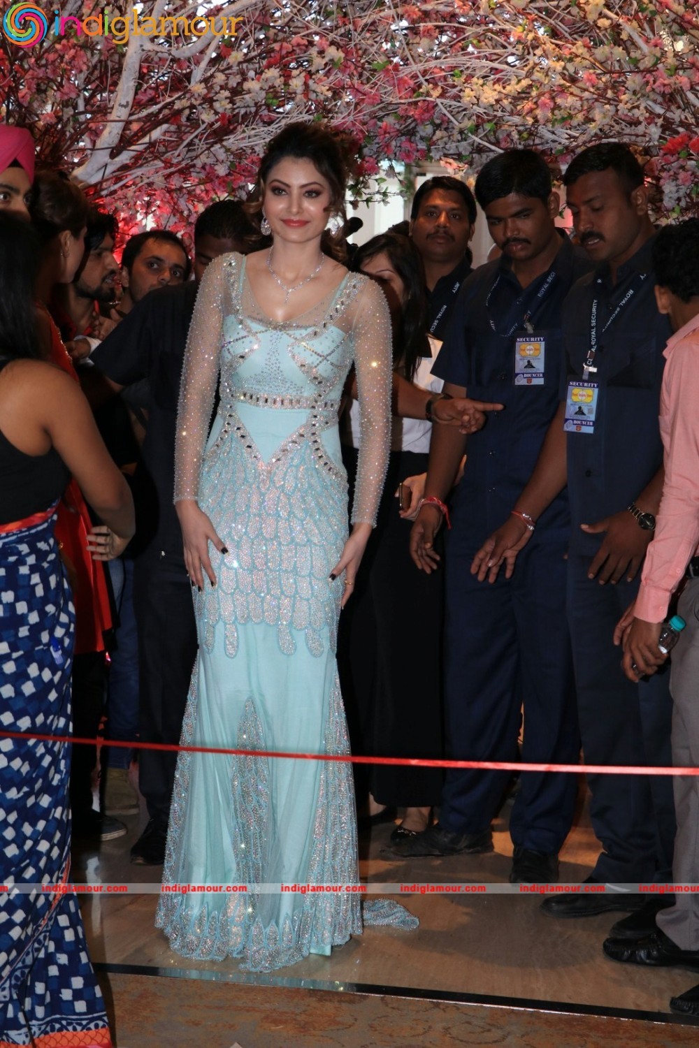 Urvashi Rautela Inagurate The 15th Edition Of Glamour 2016 A Premium Jewellery Exihibition Event hd photo