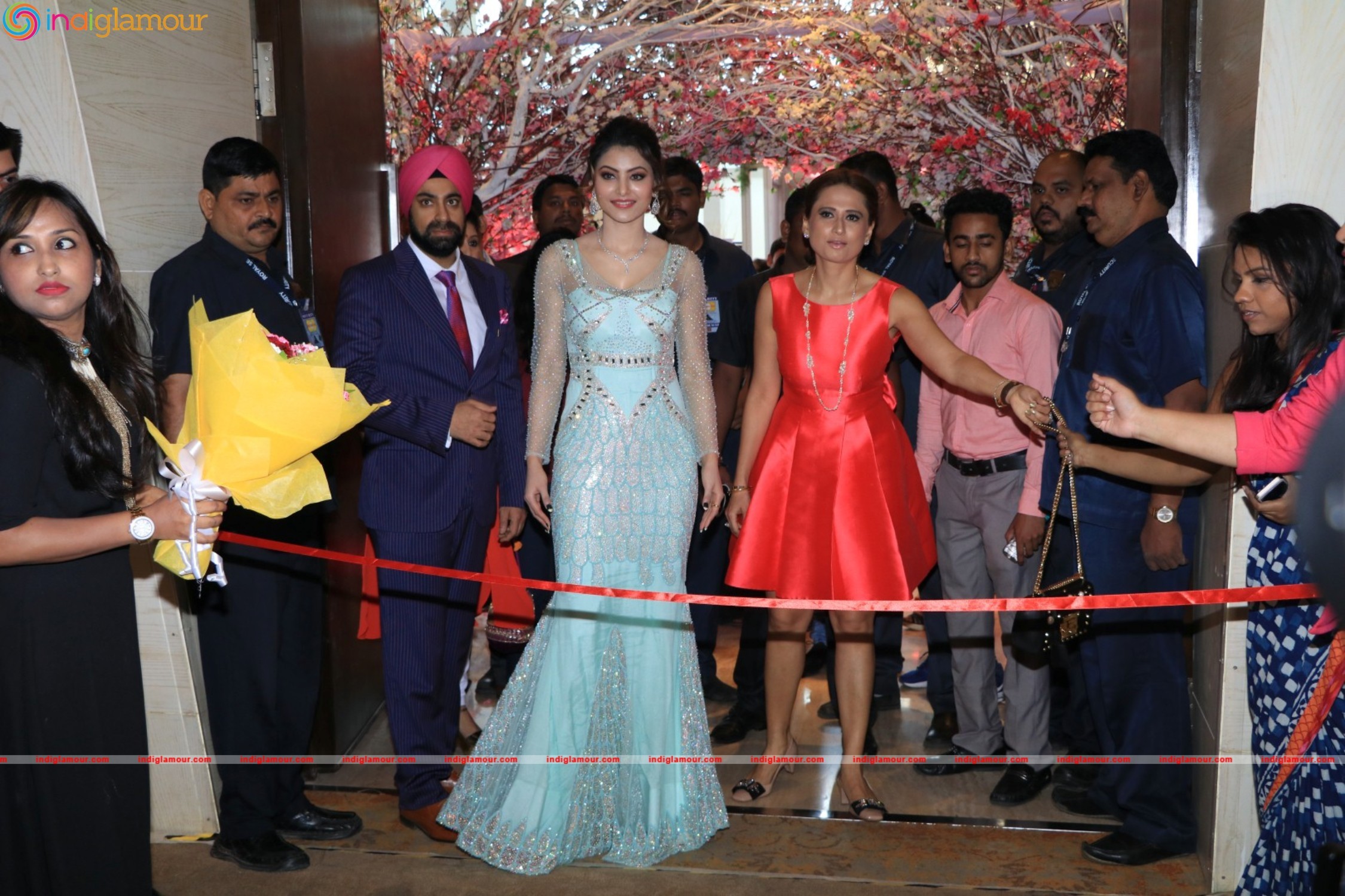 Urvashi Rautela Inagurate The 15th Edition Of Glamour 2016 A Premium Jewellery Exihibition Event hd photo