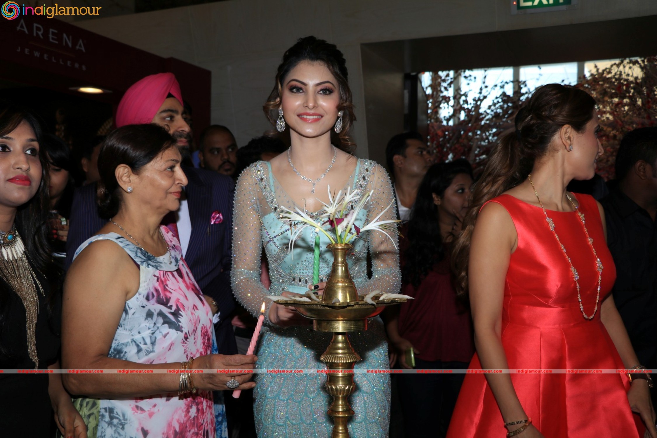 Urvashi Rautela Inagurate The 15th Edition Of Glamour 2016 A Premium Jewellery Exihibition Event hd photo