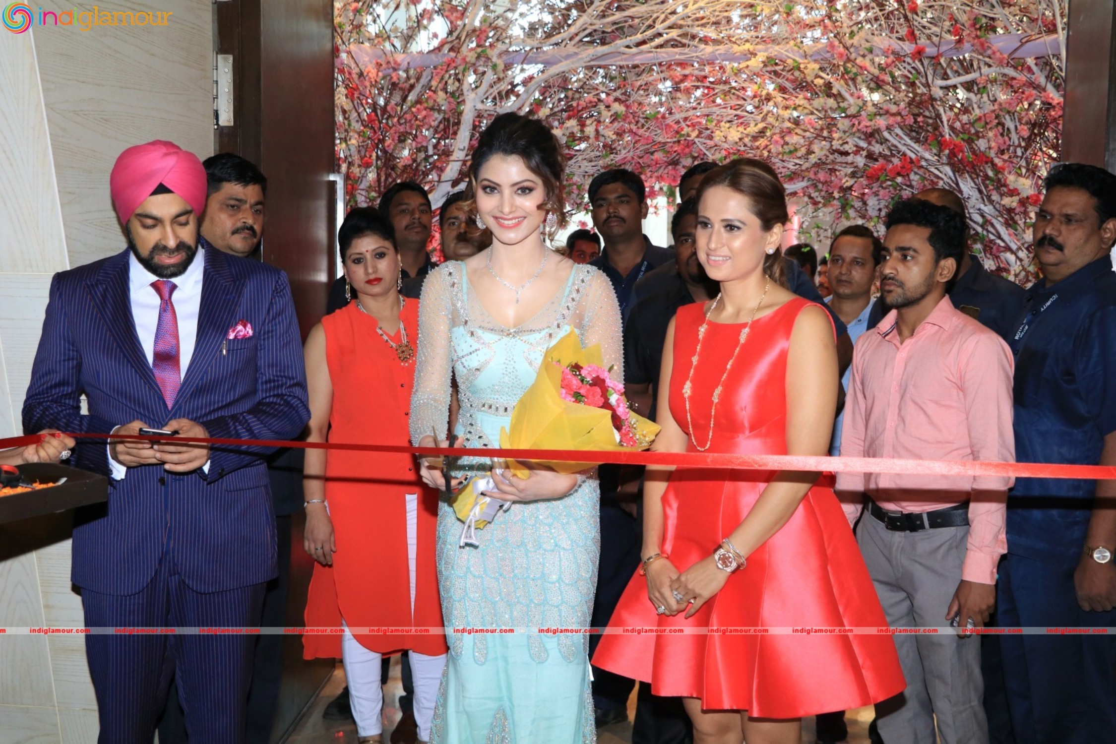 Urvashi Rautela Inagurate The 15th Edition Of Glamour 2016 A Premium Jewellery Exihibition Event hd photo