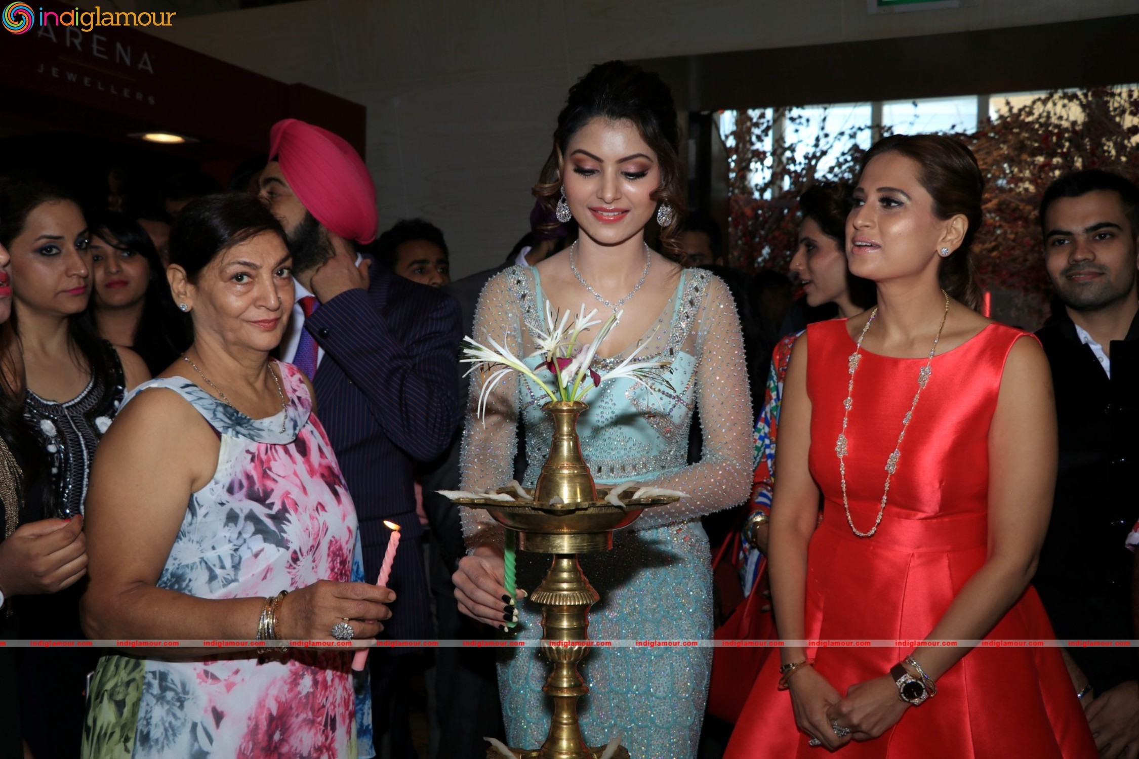 Urvashi Rautela Inagurate The 15th Edition Of Glamour 2016 A Premium Jewellery Exihibition Event hd photo