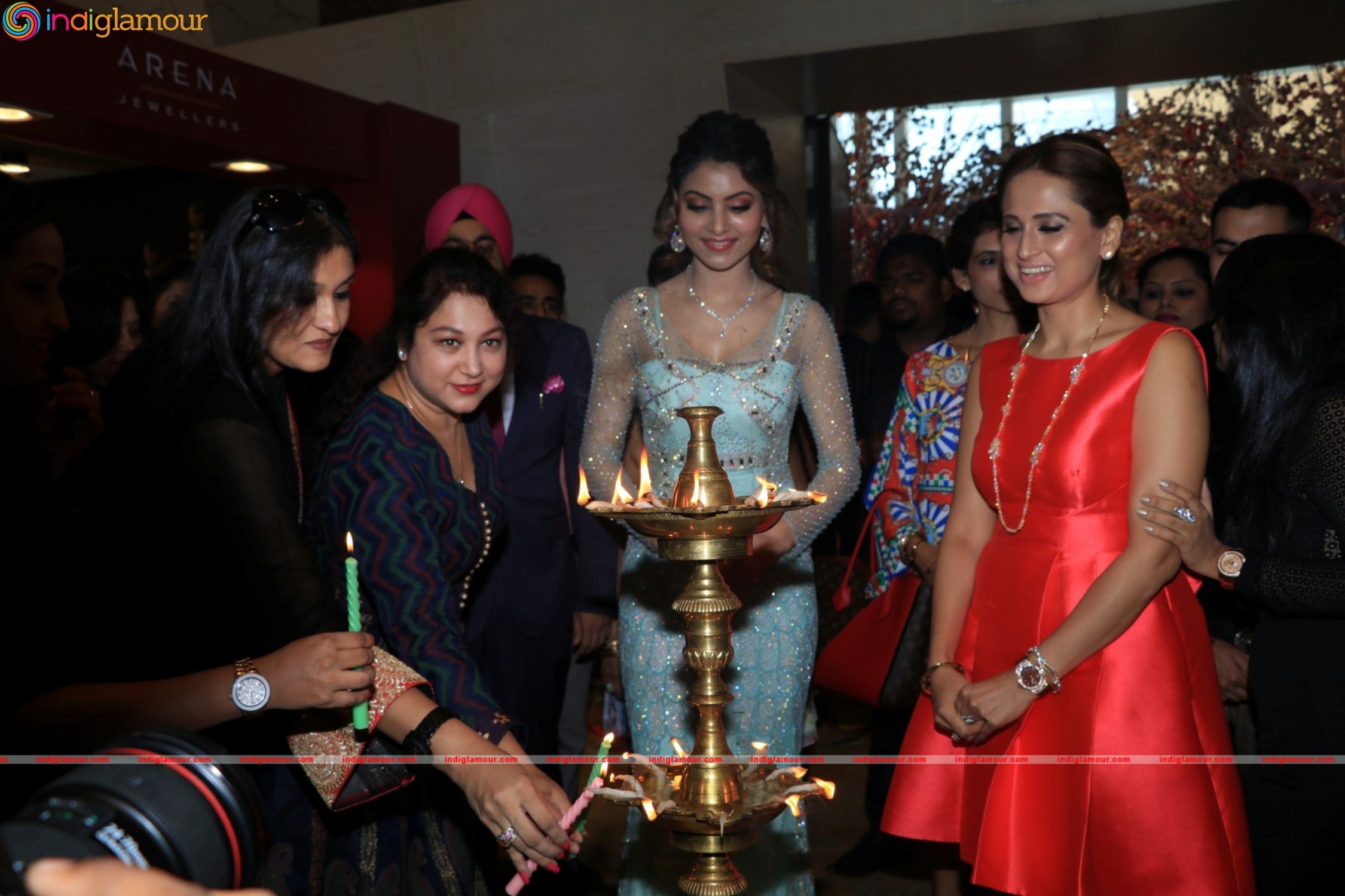 Urvashi Rautela Inagurate The 15th Edition Of Glamour 2016 A Premium Jewellery Exihibition Event hd photo
