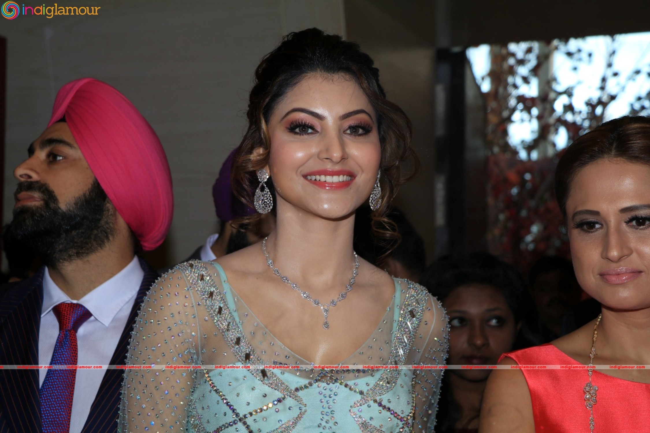 Urvashi Rautela Inagurate The 15th Edition Of Glamour 2016 A Premium Jewellery Exihibition Event hd photo