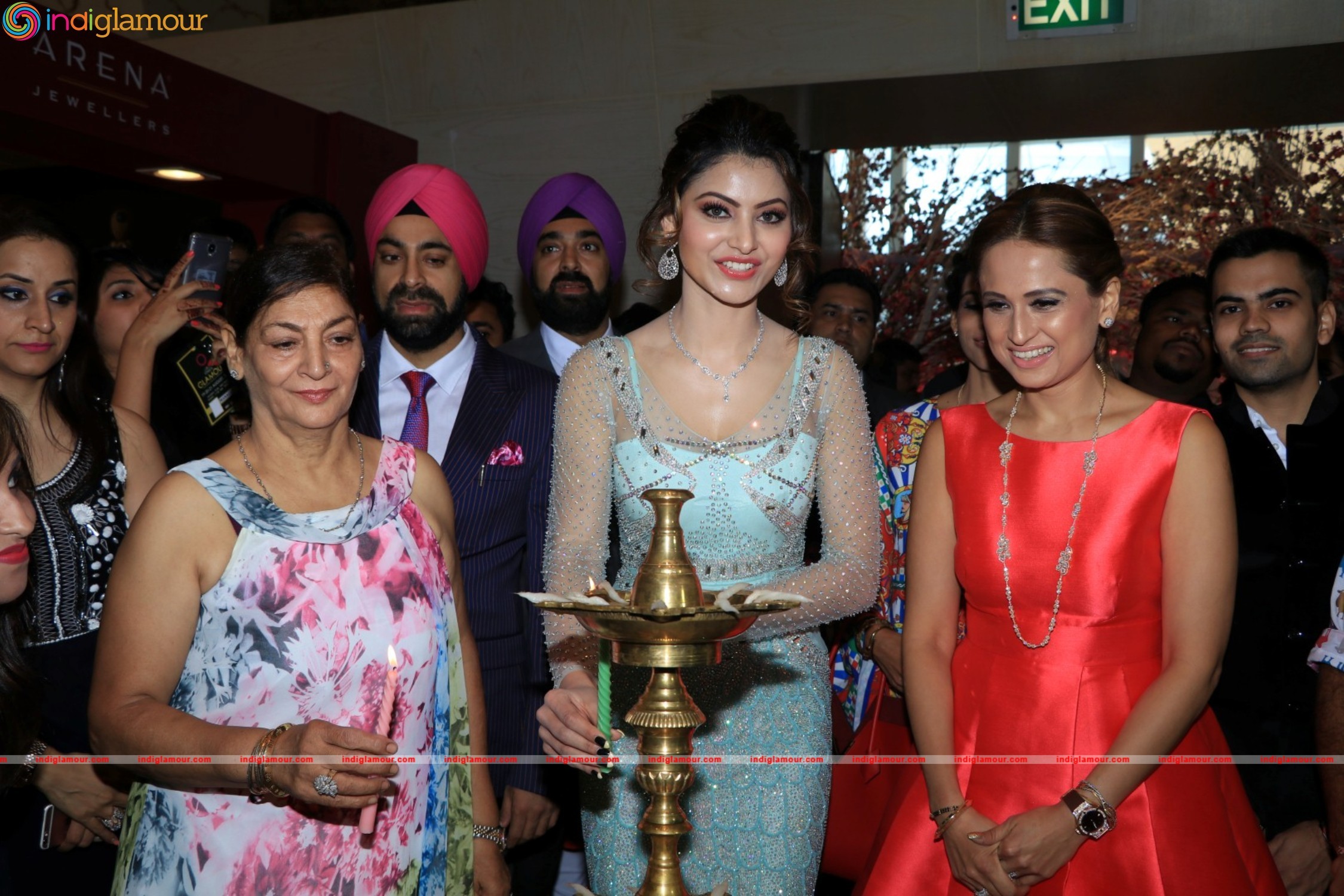 Urvashi Rautela Inagurate The 15th Edition Of Glamour 2016 A Premium Jewellery Exihibition Event hd photo