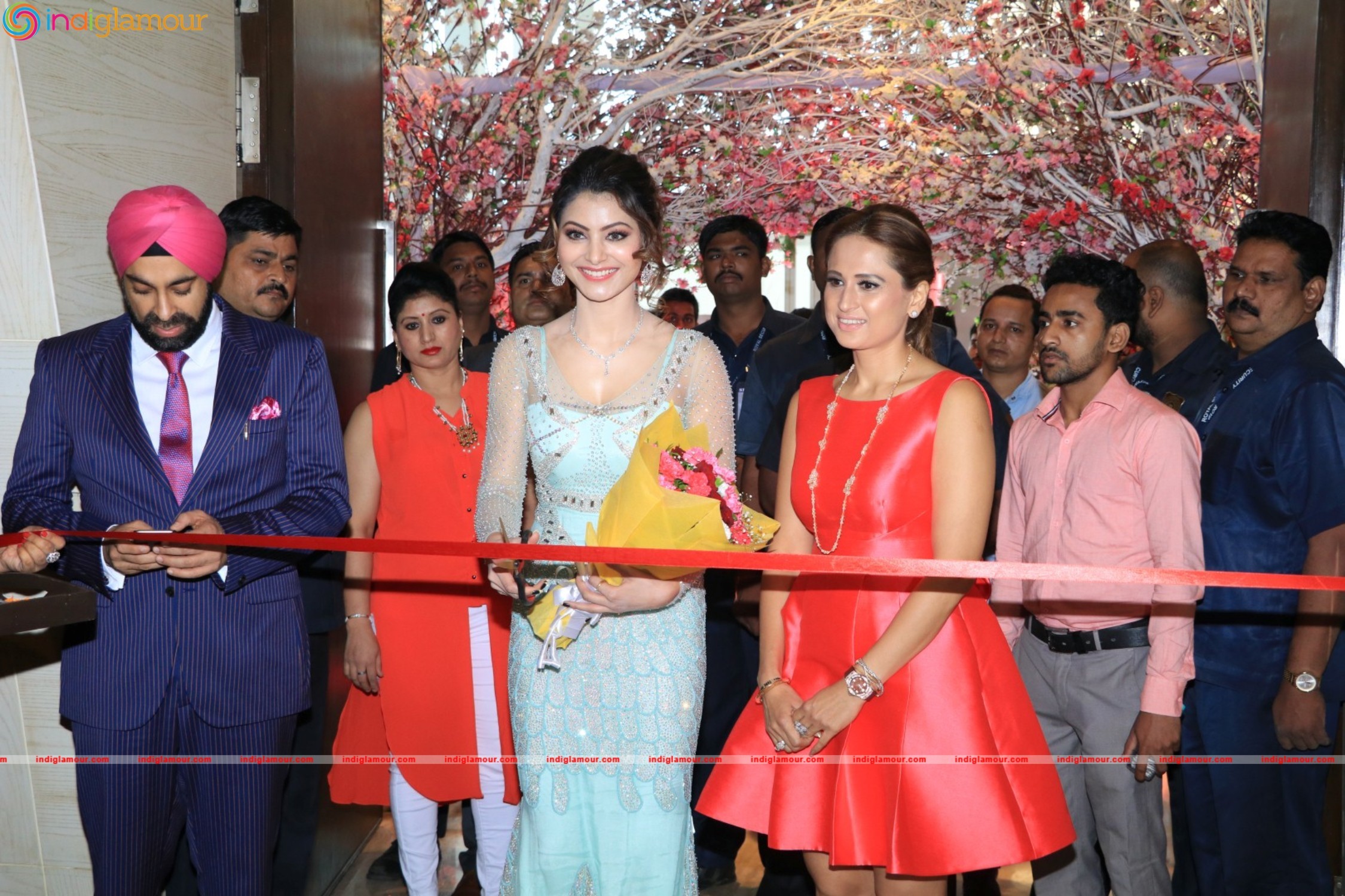 Urvashi Rautela Inagurate The 15th Edition Of Glamour 2016 A Premium Jewellery Exihibition Event hd photo