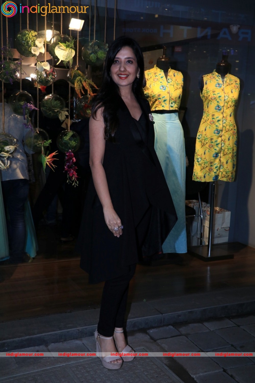 Amy Billimoria House Of Design Launch Festive Collection With Karishma Kapoor Event hd photo