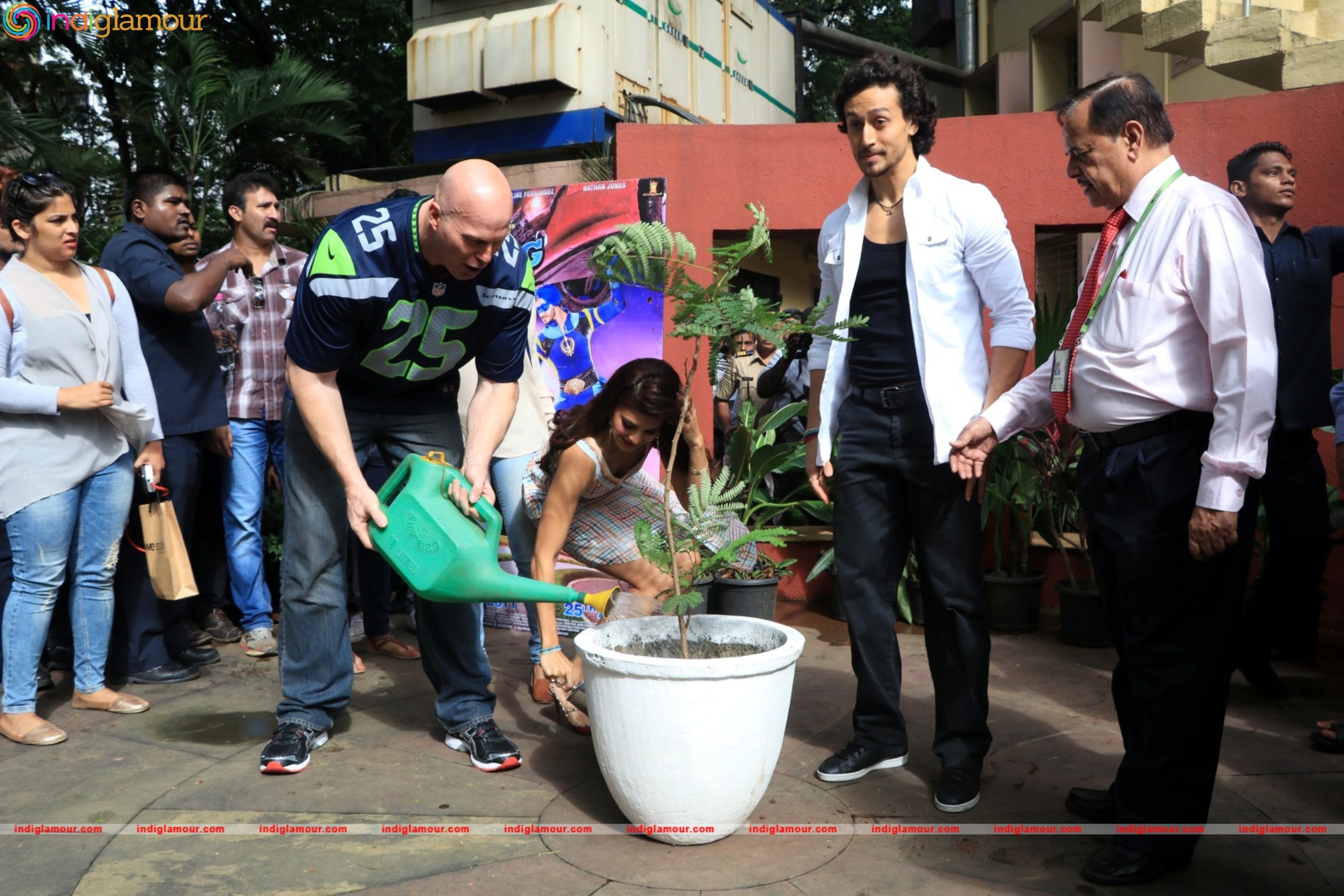 Tiger Shroff,Jacqueline and Nathan Jones at The Swatch Bharat Campaign Event hd photo