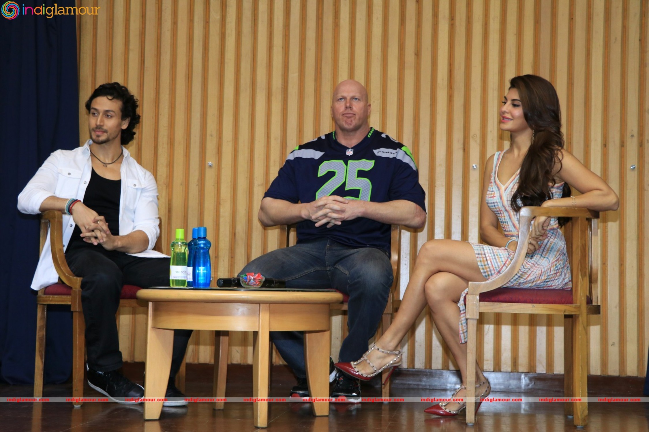 Tiger Shroff,Jacqueline and Nathan Jones at The Swatch Bharat Campaign Event hd photo