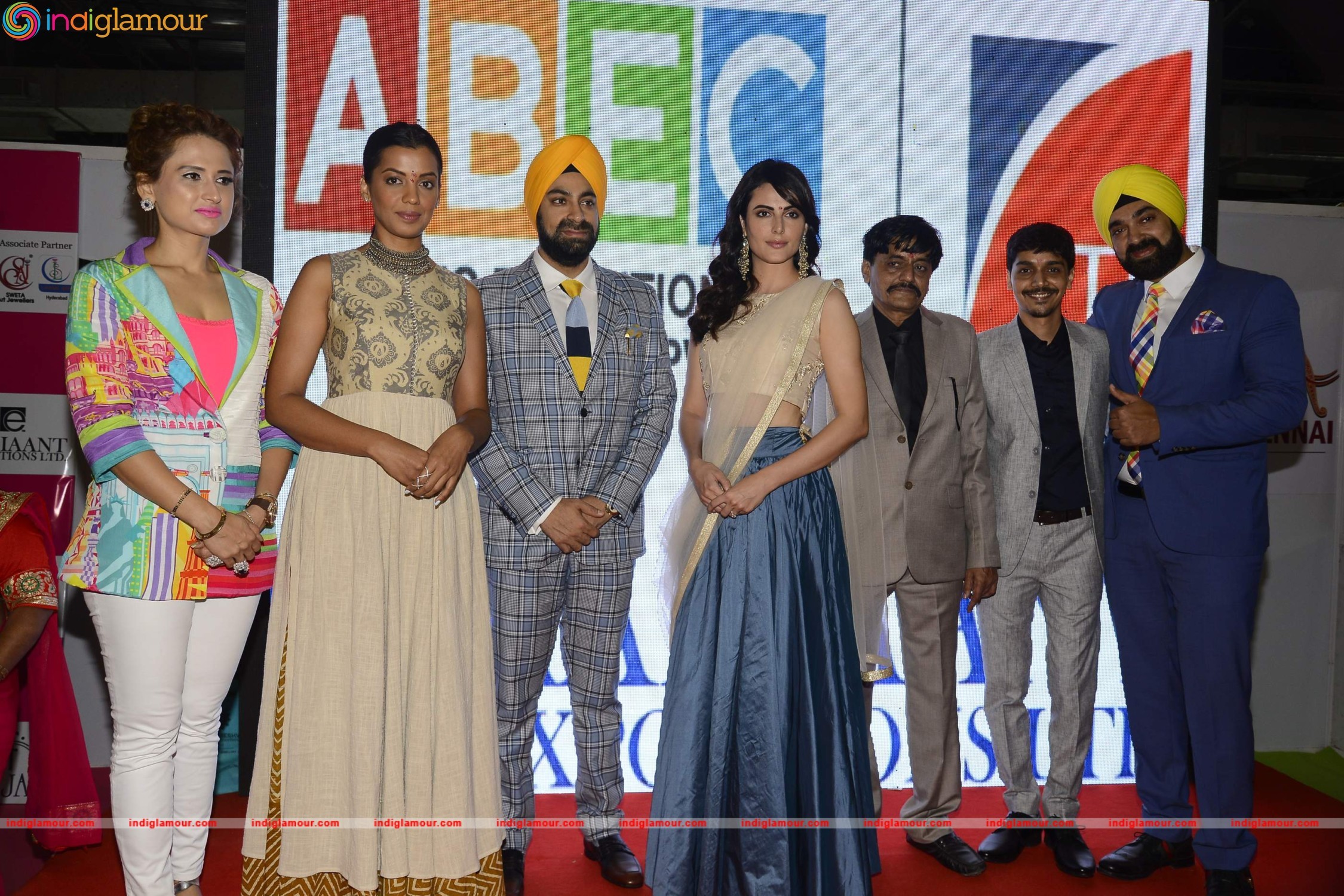 Mandana Karimi and Mugdha Godse at a Jewellery Exhibition Event hd photo