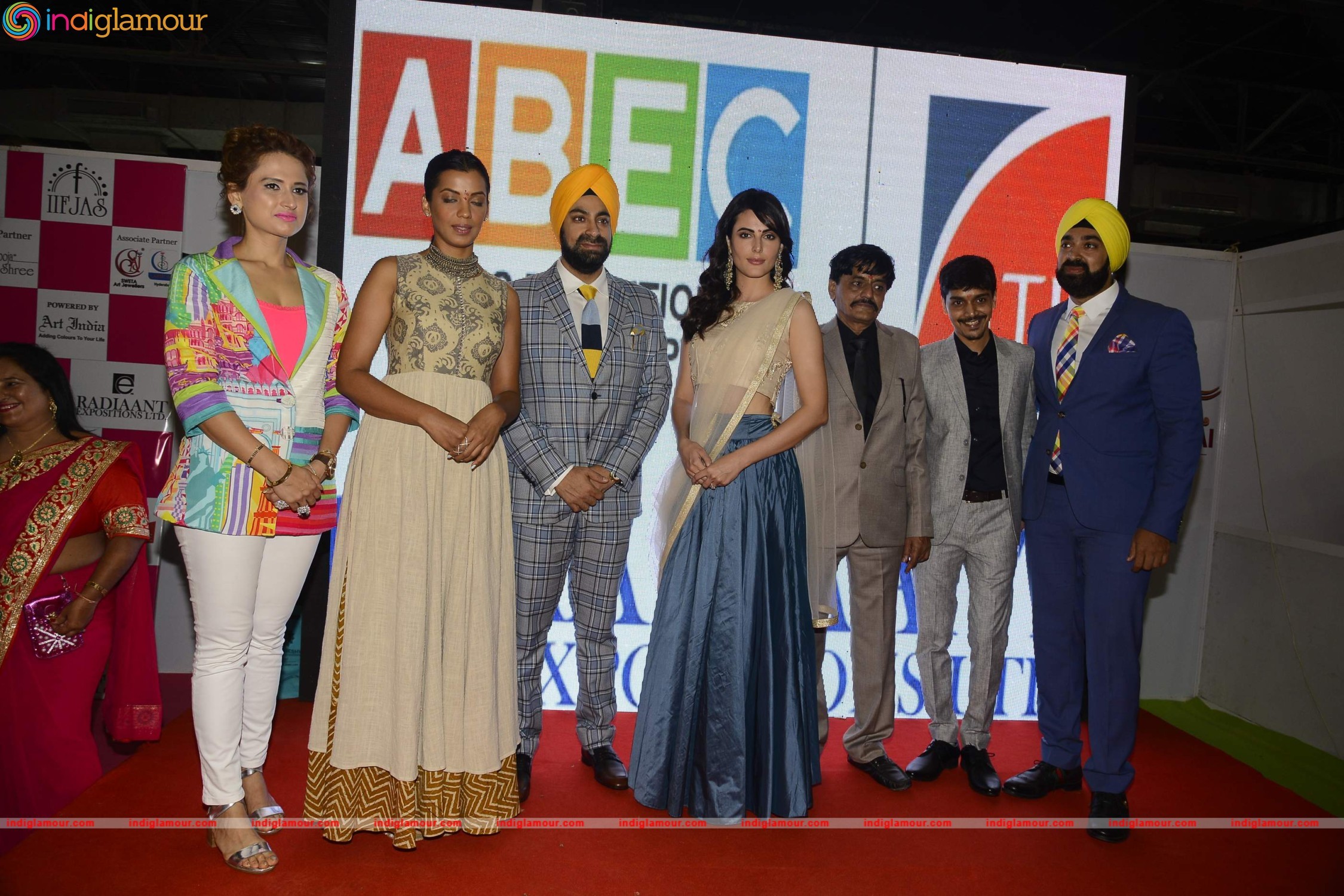 Mandana Karimi and Mugdha Godse at a Jewellery Exhibition Event hd photo