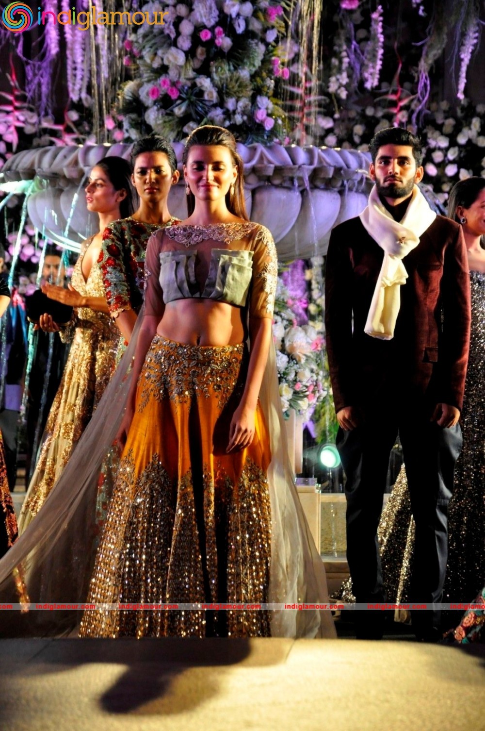 Bollywood Stars On Ramp At LFW 2016 Event hd photo