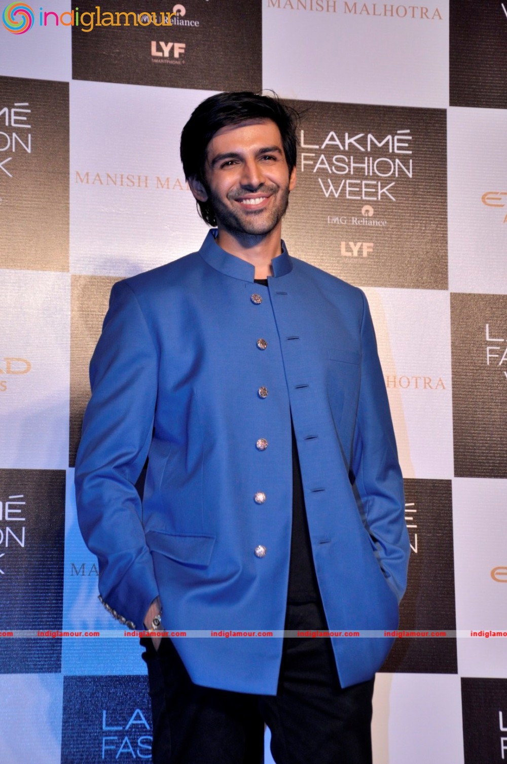 Bollywood Stars On Ramp At LFW 2016 Event hd photo