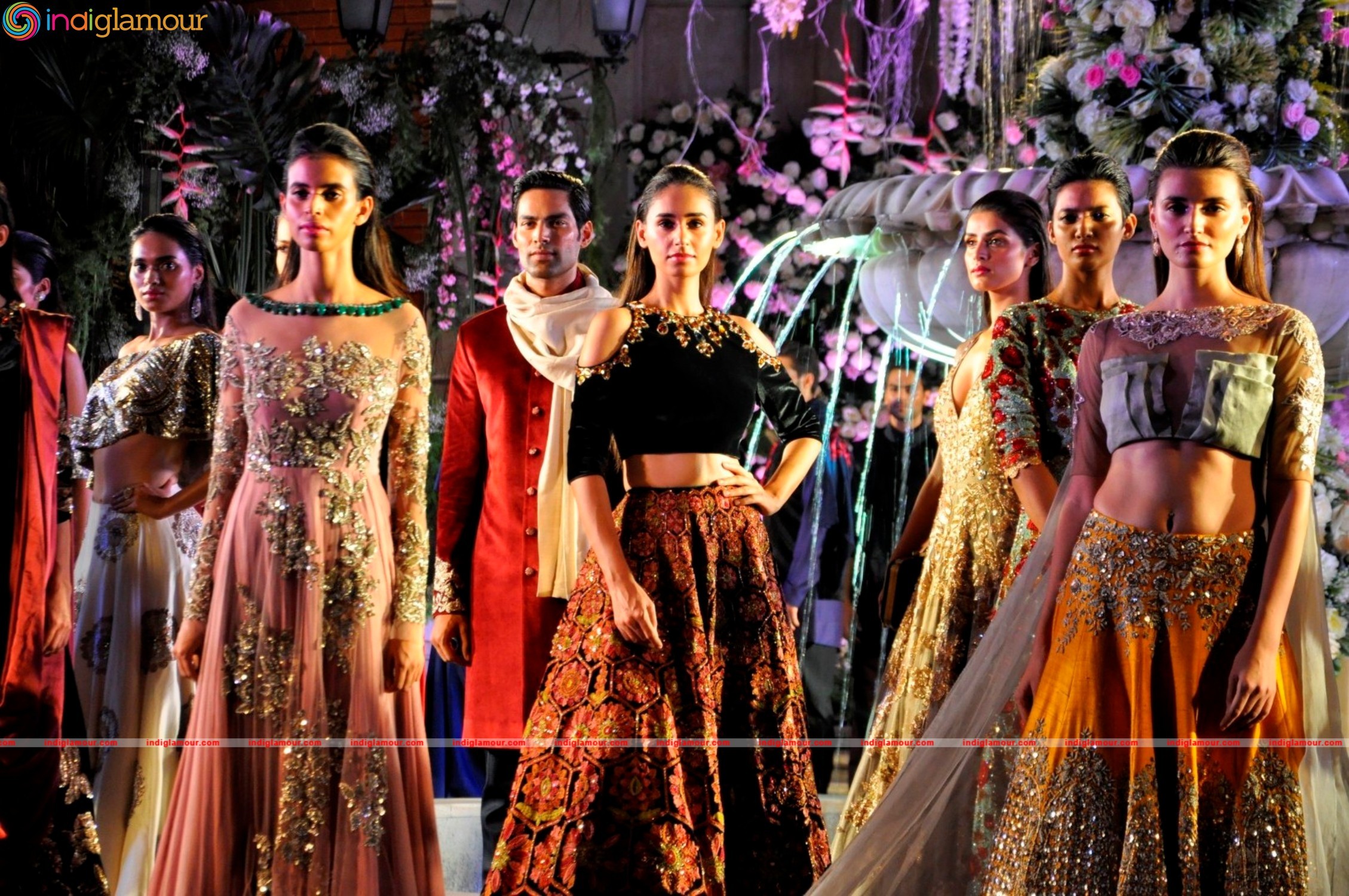 Bollywood Stars On Ramp At LFW 2016 Event hd photo