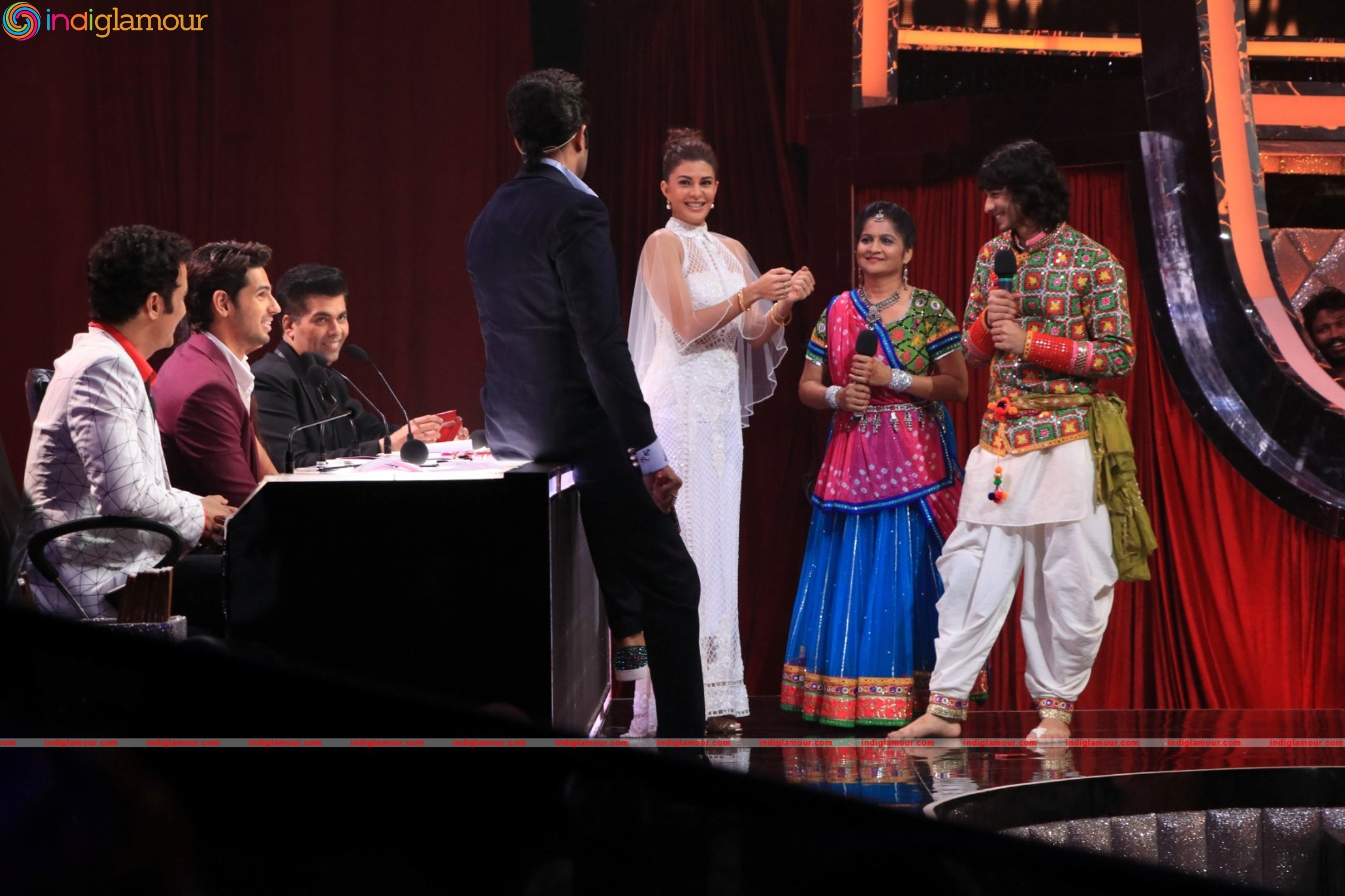 Sidharth Malhotra and Katrina Kaif At Set Of Jhalak Dikhhla Jaa Event hd photo