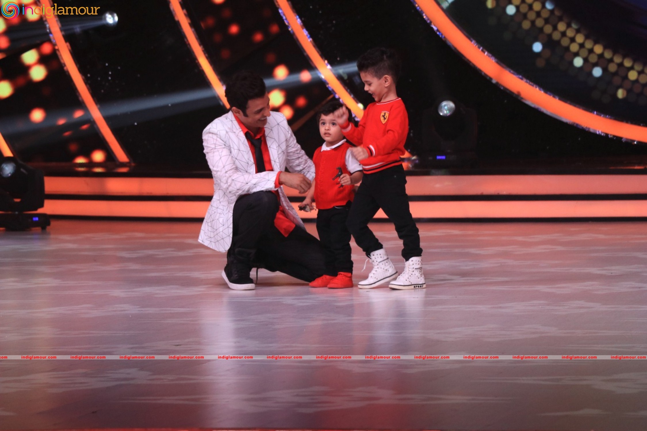 Sidharth Malhotra and Katrina Kaif At Set Of Jhalak Dikhhla Jaa Event hd photo