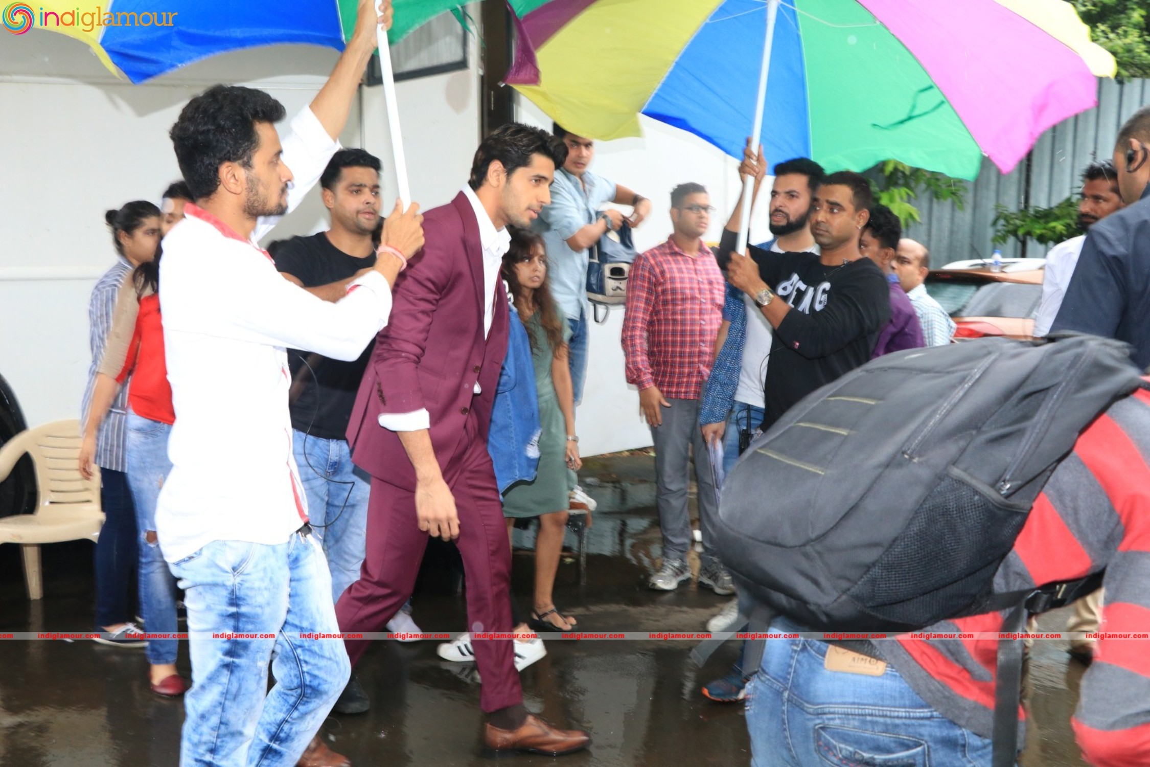 Sidharth Malhotra and Katrina Kaif At Set Of Jhalak Dikhhla Jaa Event hd photo