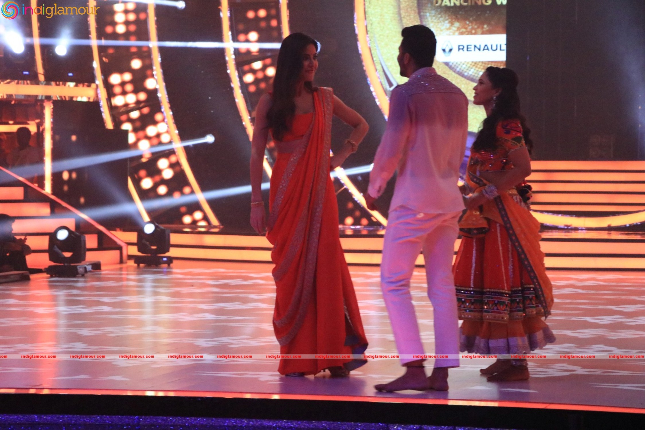 Sidharth Malhotra and Katrina Kaif At Set Of Jhalak Dikhhla Jaa Event hd photo