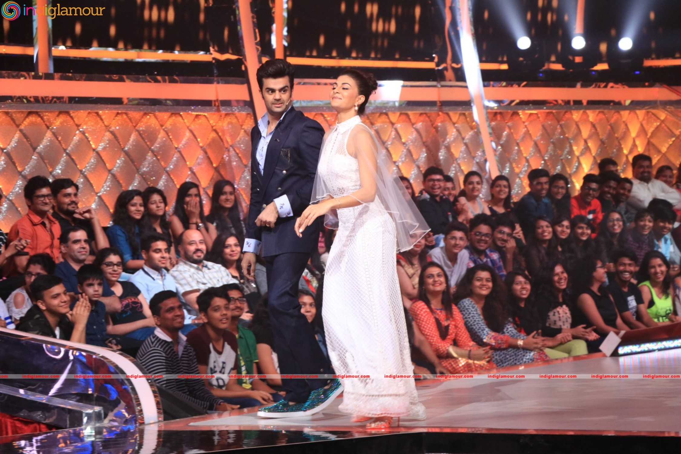 Sidharth Malhotra and Katrina Kaif At Set Of Jhalak Dikhhla Jaa Event hd photo