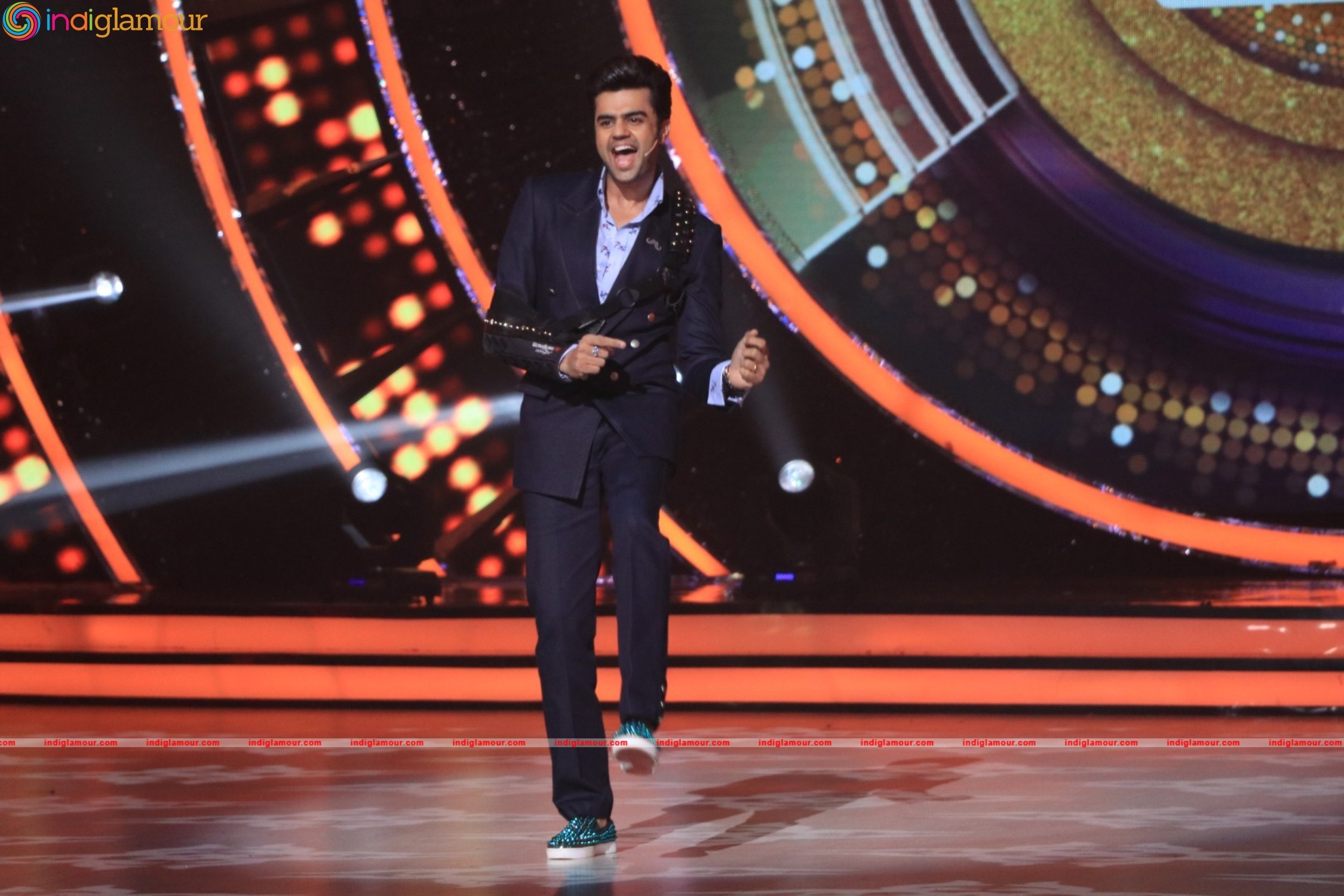 Sidharth Malhotra and Katrina Kaif At Set Of Jhalak Dikhhla Jaa Event hd photo