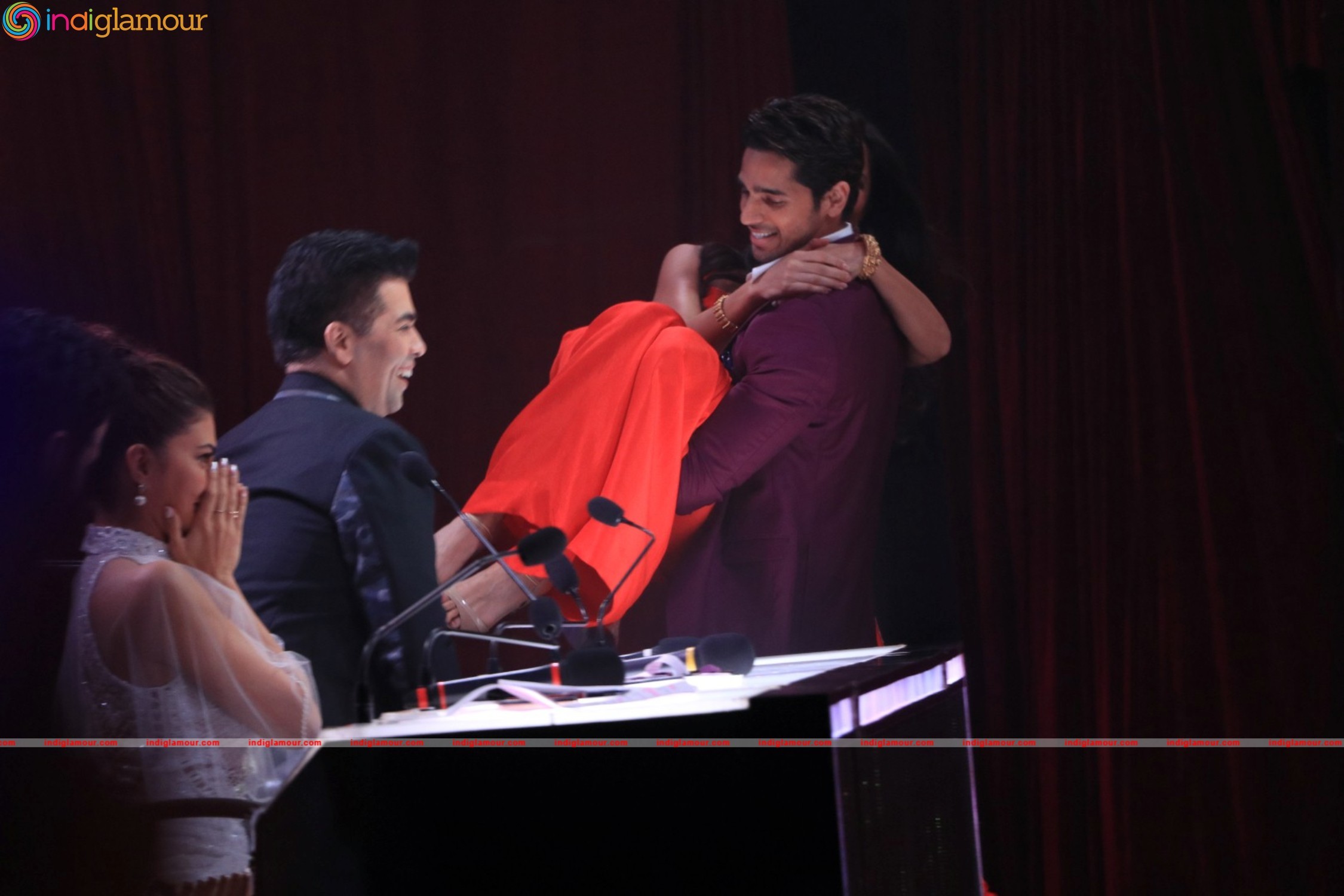 Sidharth Malhotra and Katrina Kaif At Set Of Jhalak Dikhhla Jaa Event hd photo