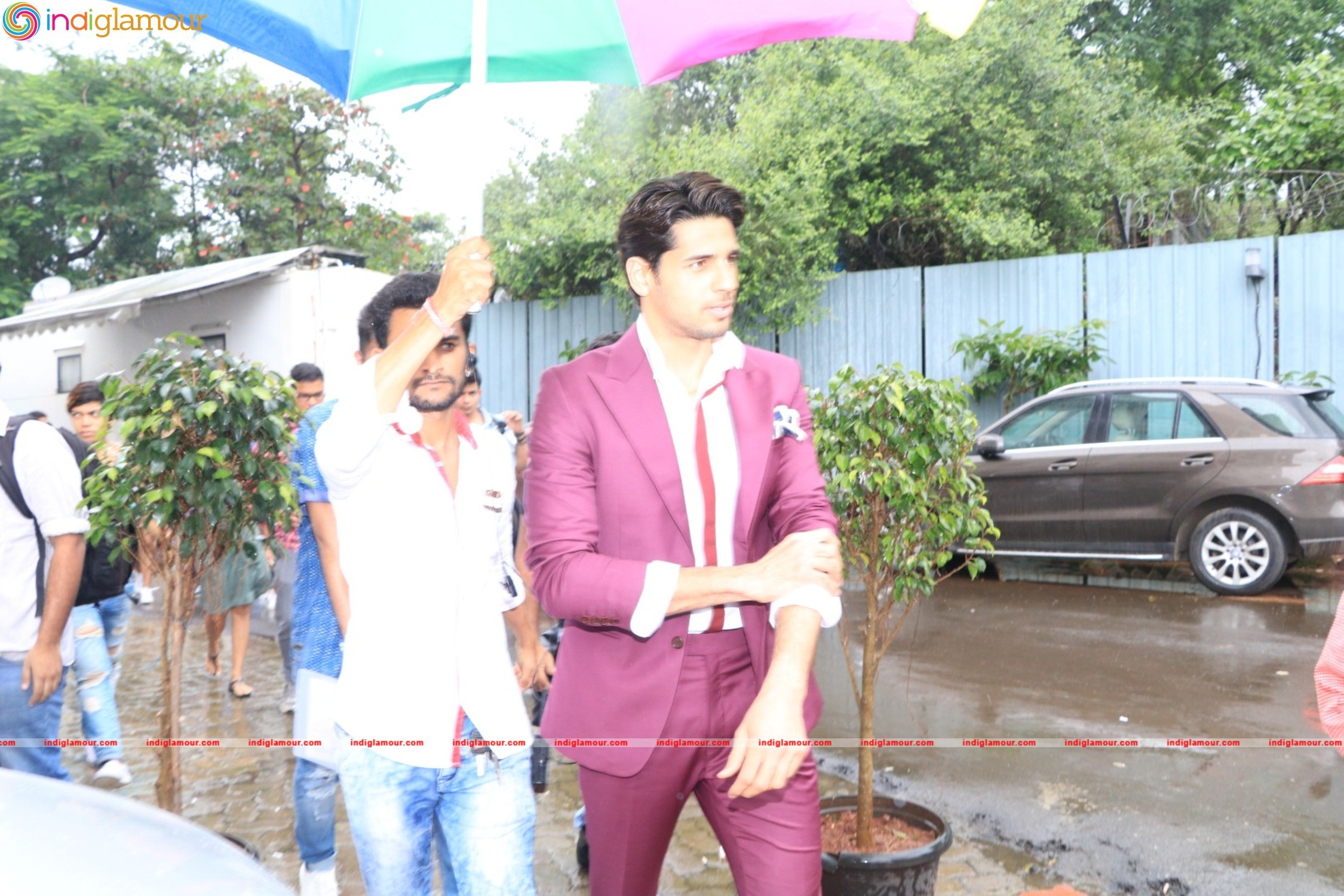 Sidharth Malhotra and Katrina Kaif At Set Of Jhalak Dikhhla Jaa Event hd photo