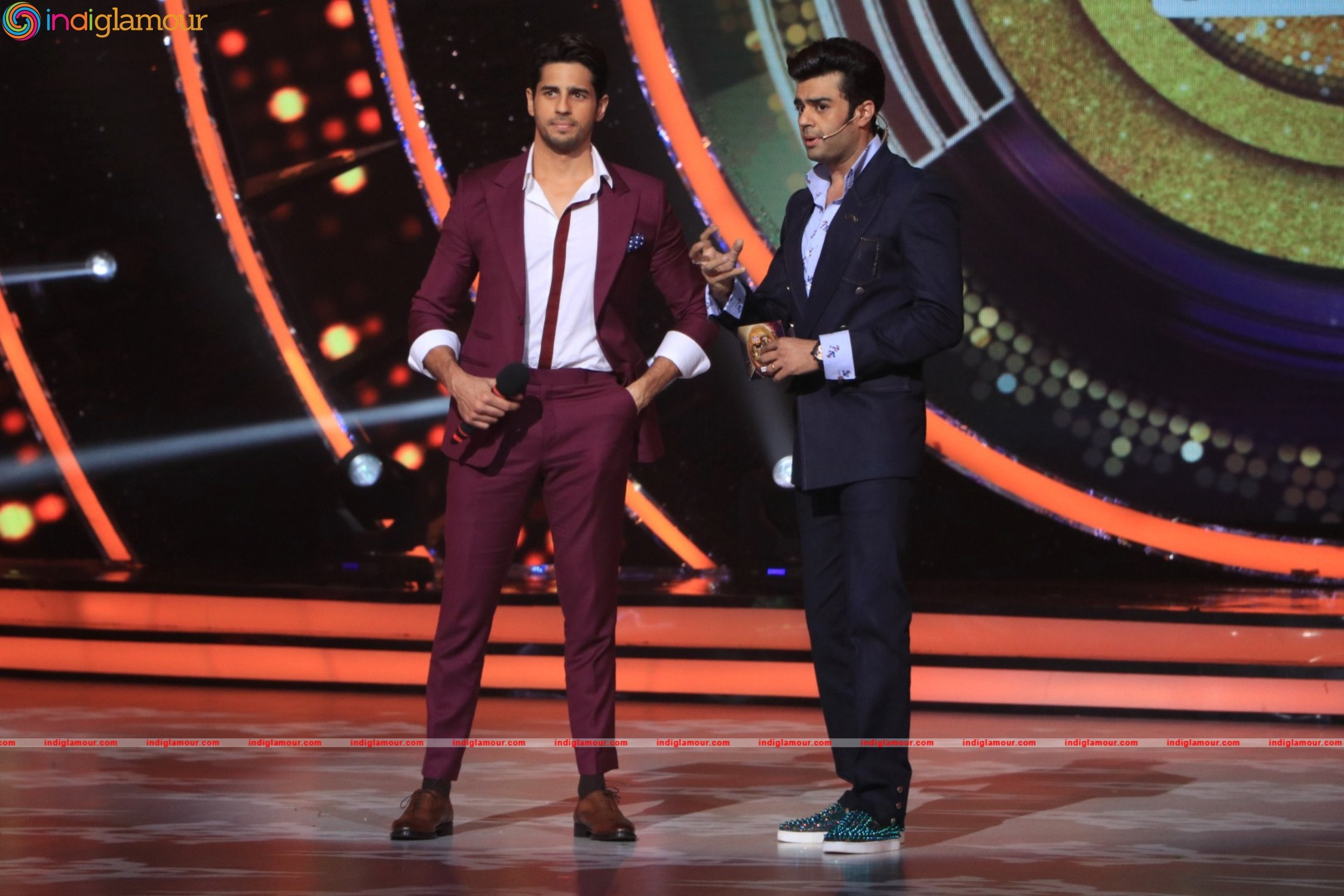 Sidharth Malhotra and Katrina Kaif At Set Of Jhalak Dikhhla Jaa Event hd photo
