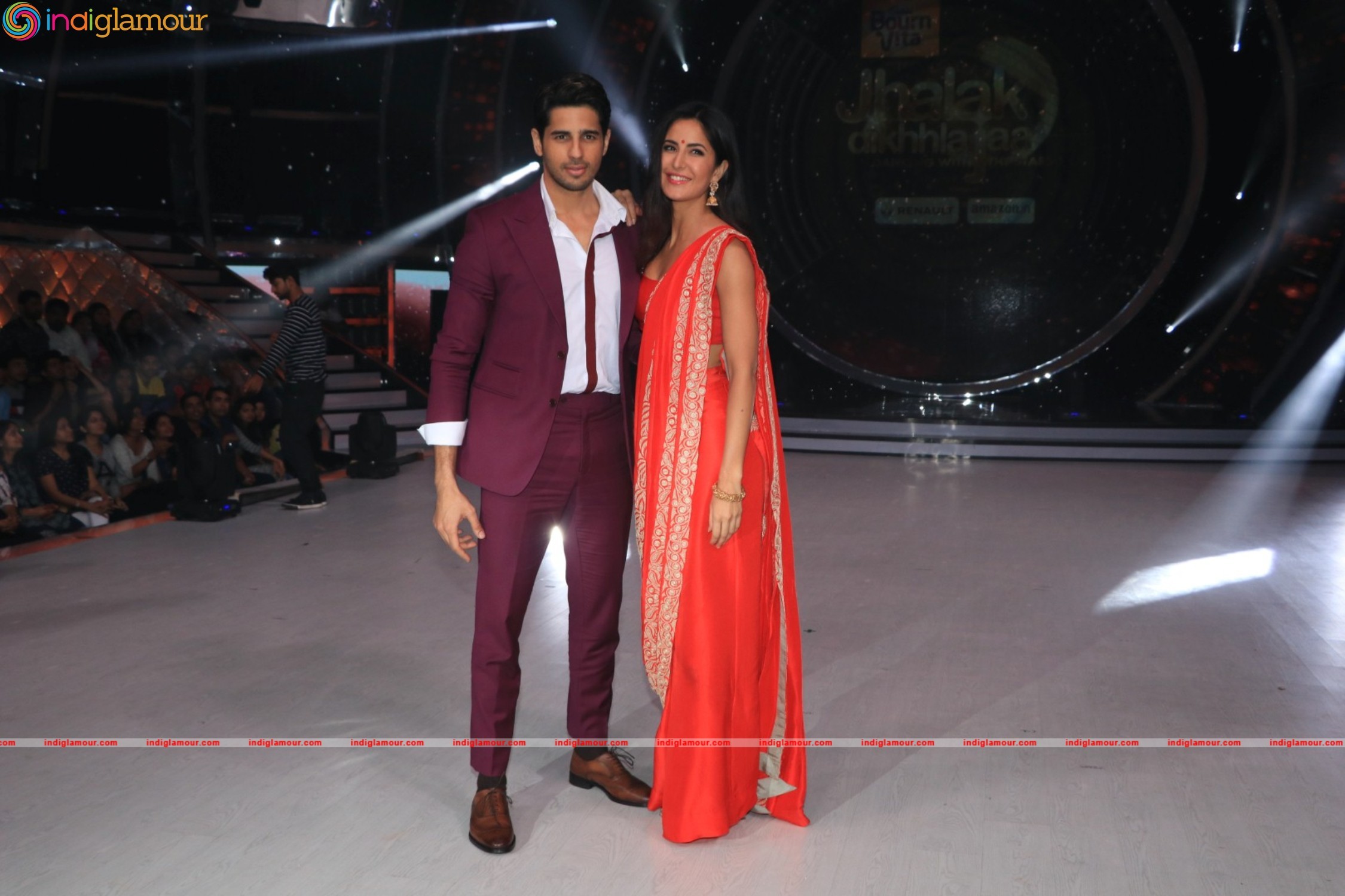 Sidharth Malhotra and Katrina Kaif At Set Of Jhalak Dikhhla Jaa Event hd photo