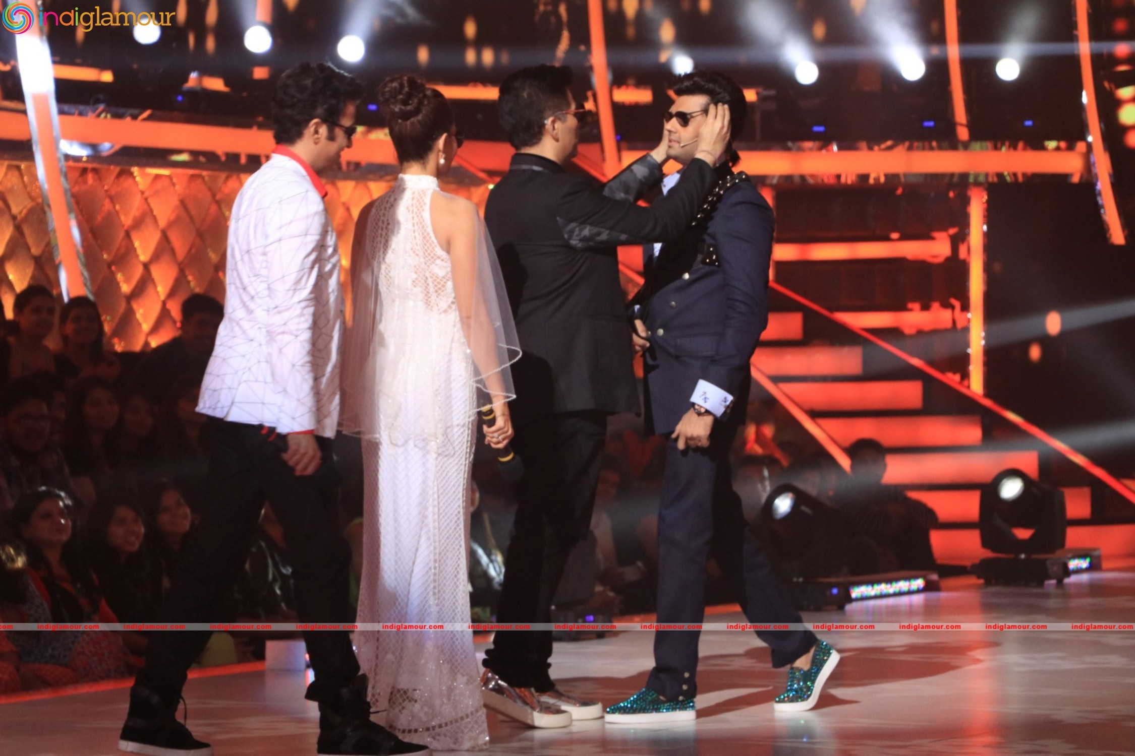 Sidharth Malhotra and Katrina Kaif At Set Of Jhalak Dikhhla Jaa Event hd photo