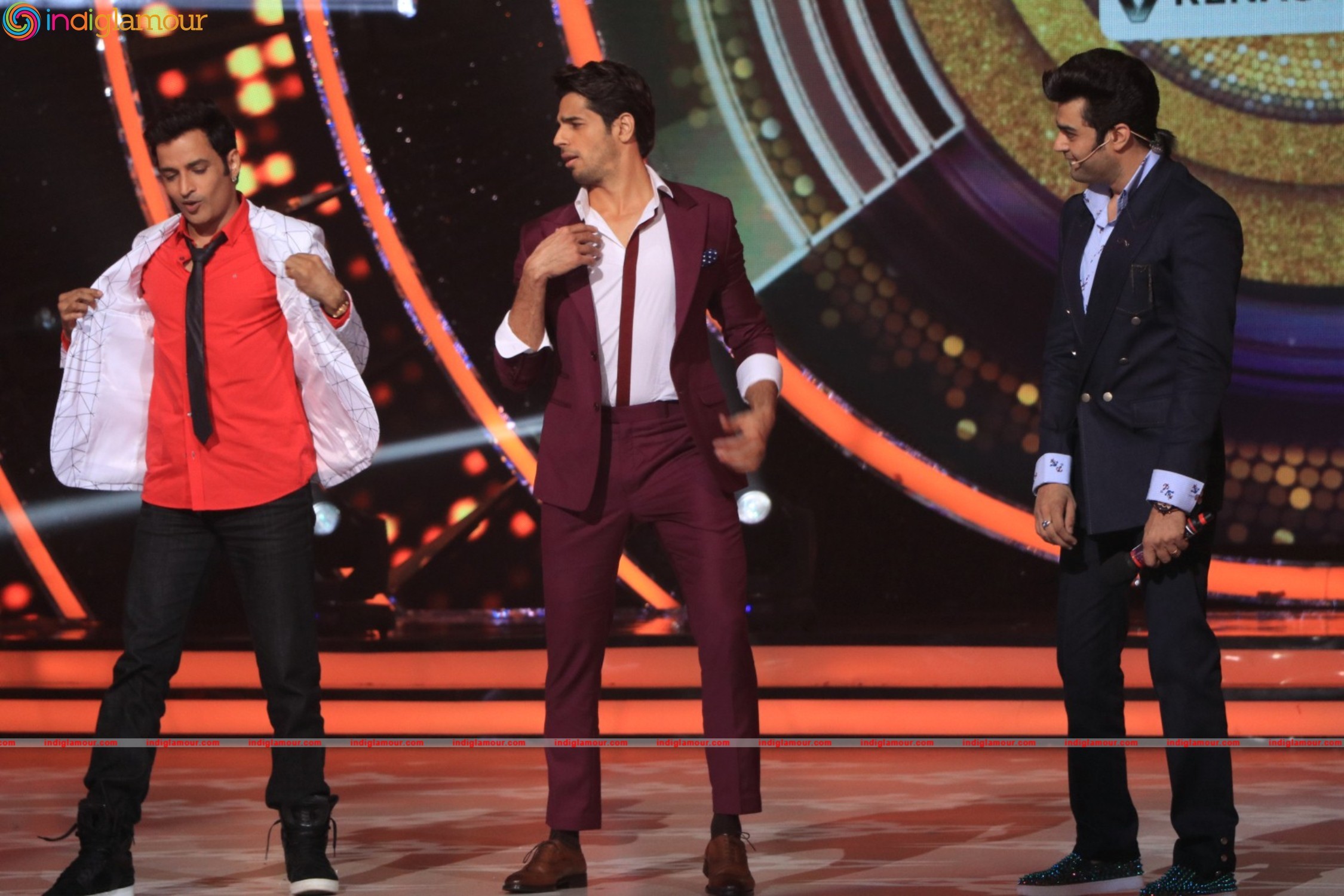 Sidharth Malhotra and Katrina Kaif At Set Of Jhalak Dikhhla Jaa Event hd photo