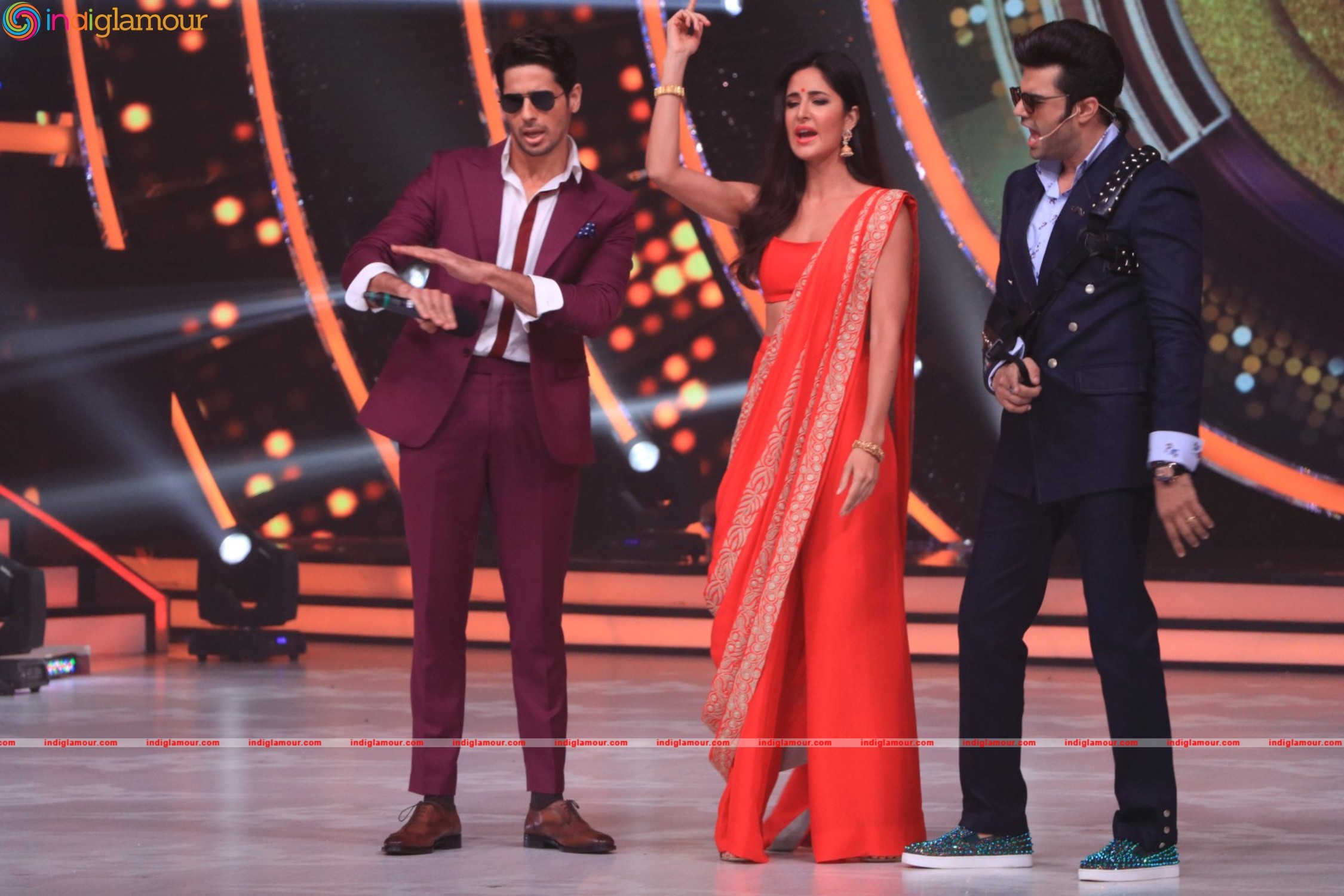 Sidharth Malhotra and Katrina Kaif At Set Of Jhalak Dikhhla Jaa Event hd photo