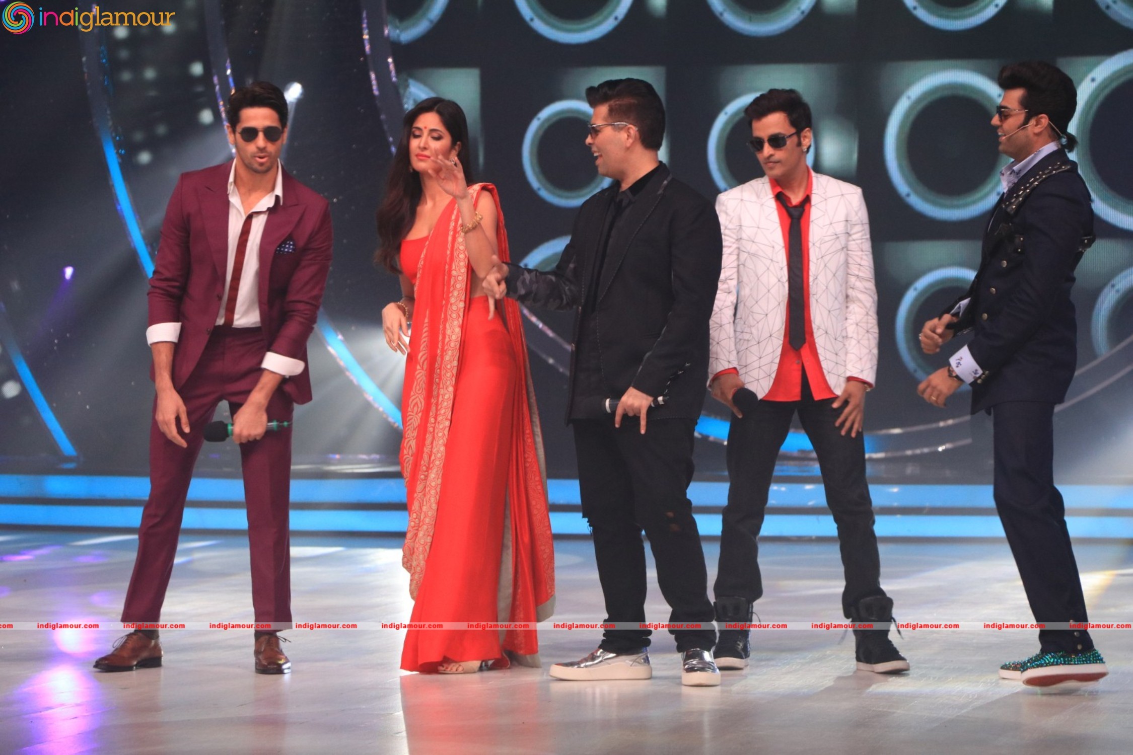 Sidharth Malhotra and Katrina Kaif At Set Of Jhalak Dikhhla Jaa Event hd photo