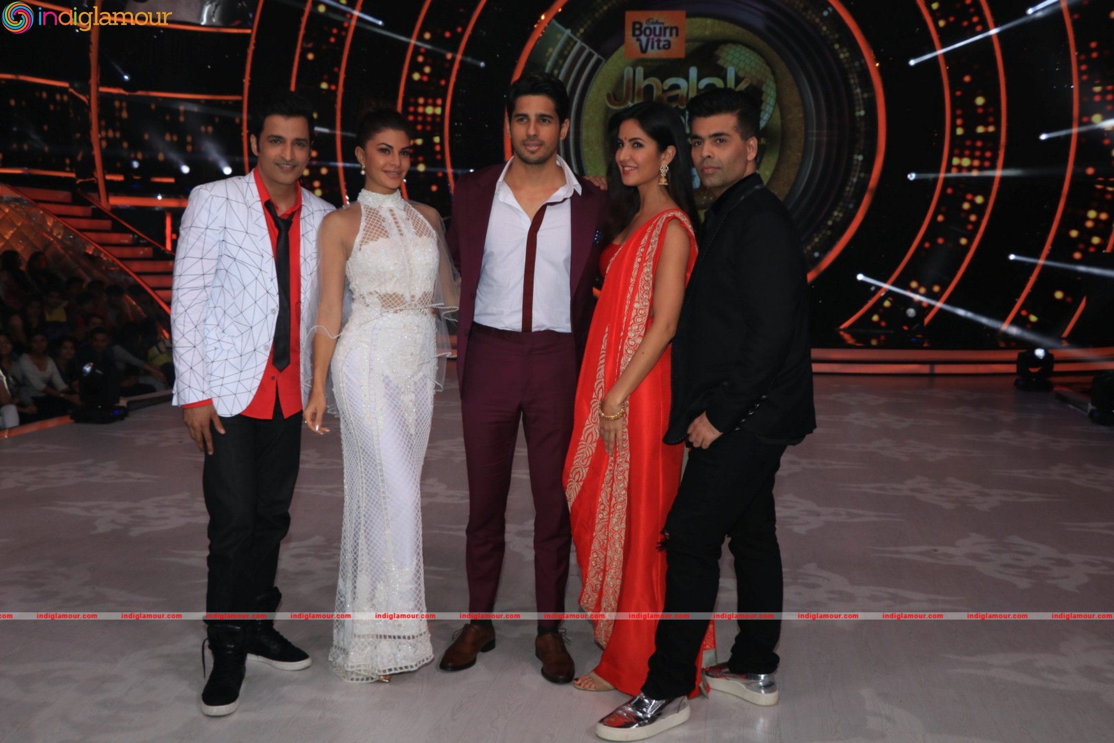 Sidharth Malhotra and Katrina Kaif At Set Of Jhalak Dikhhla Jaa Event hd photo