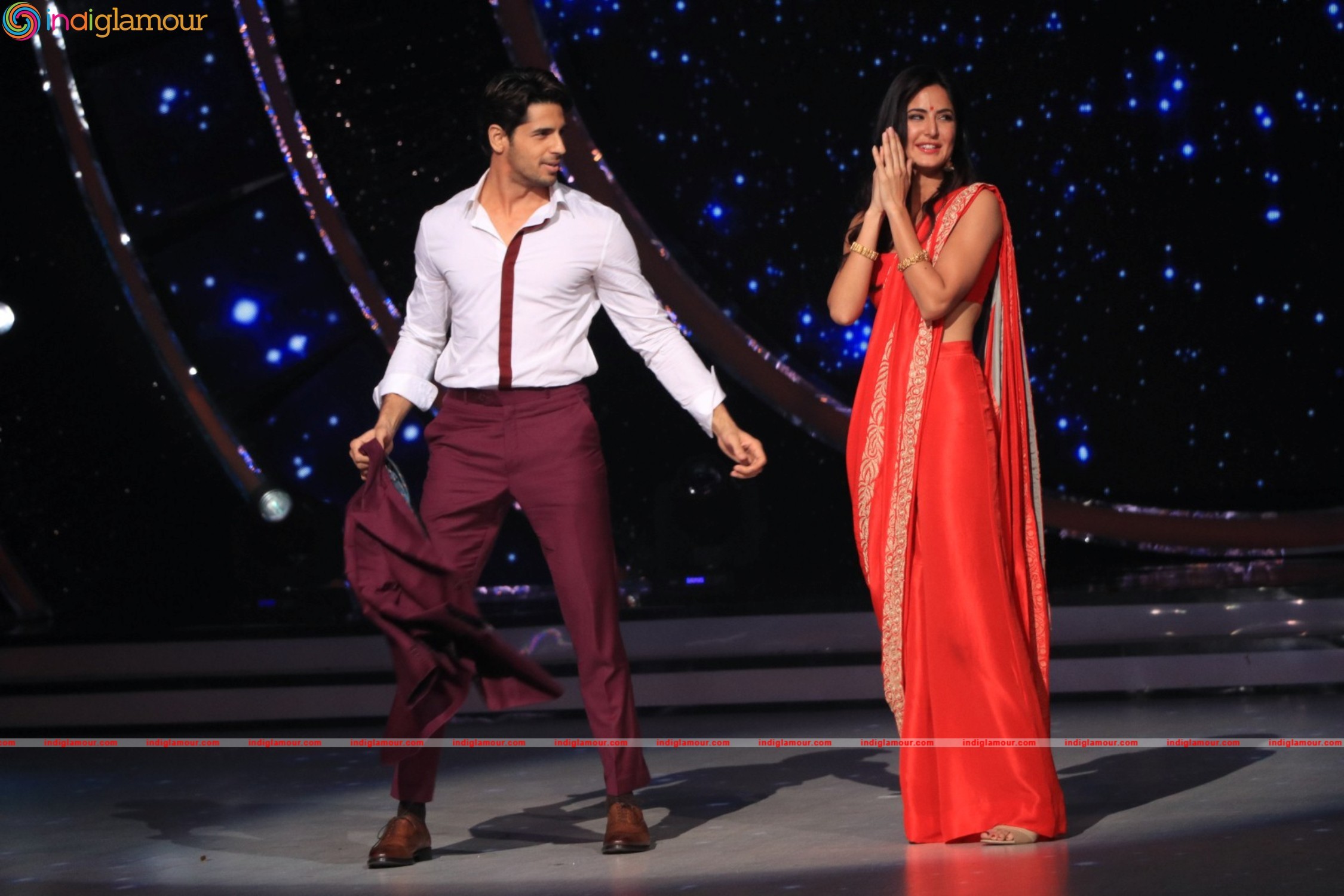 Sidharth Malhotra and Katrina Kaif At Set Of Jhalak Dikhhla Jaa Event hd photo