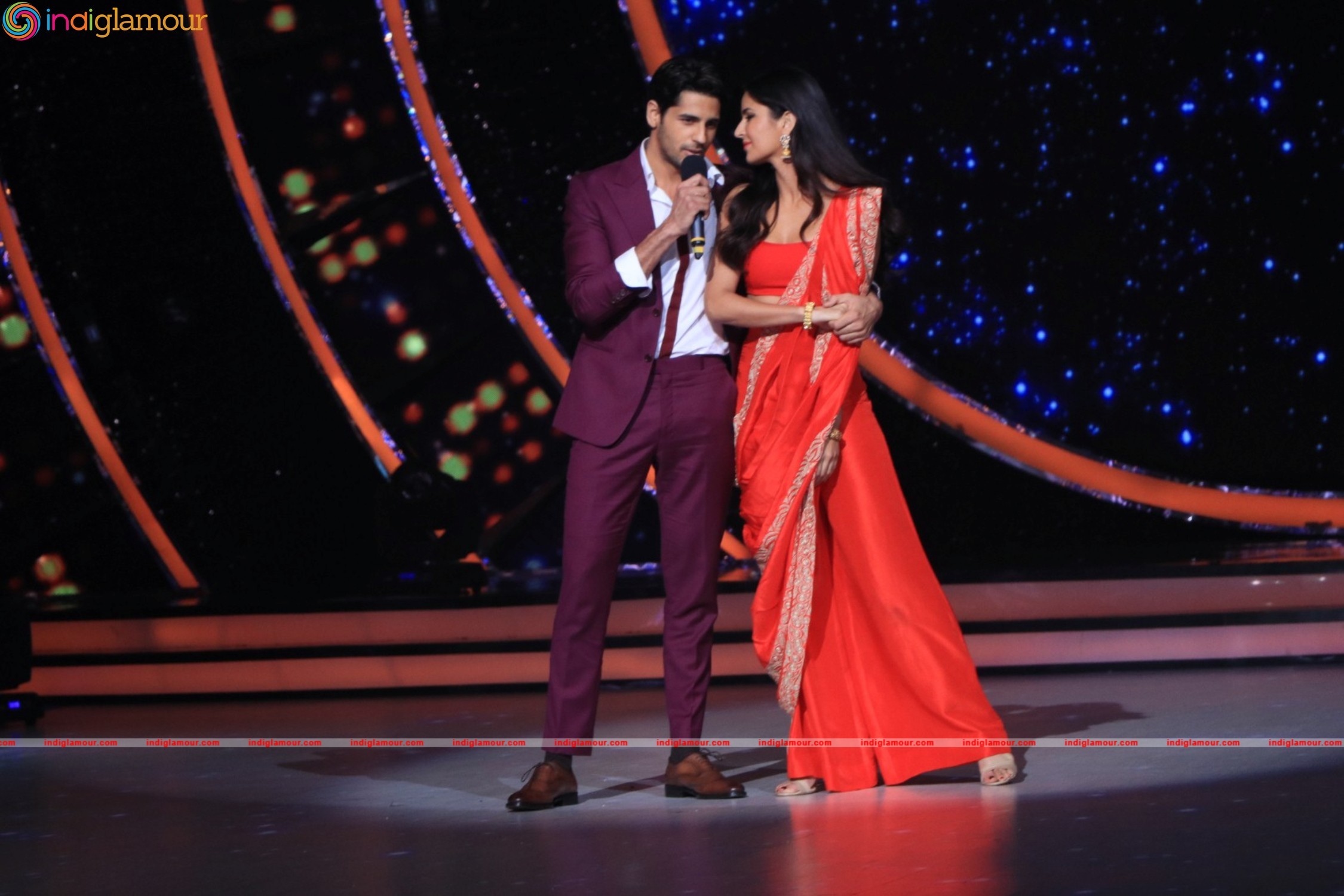 Sidharth Malhotra and Katrina Kaif At Set Of Jhalak Dikhhla Jaa Event hd photo