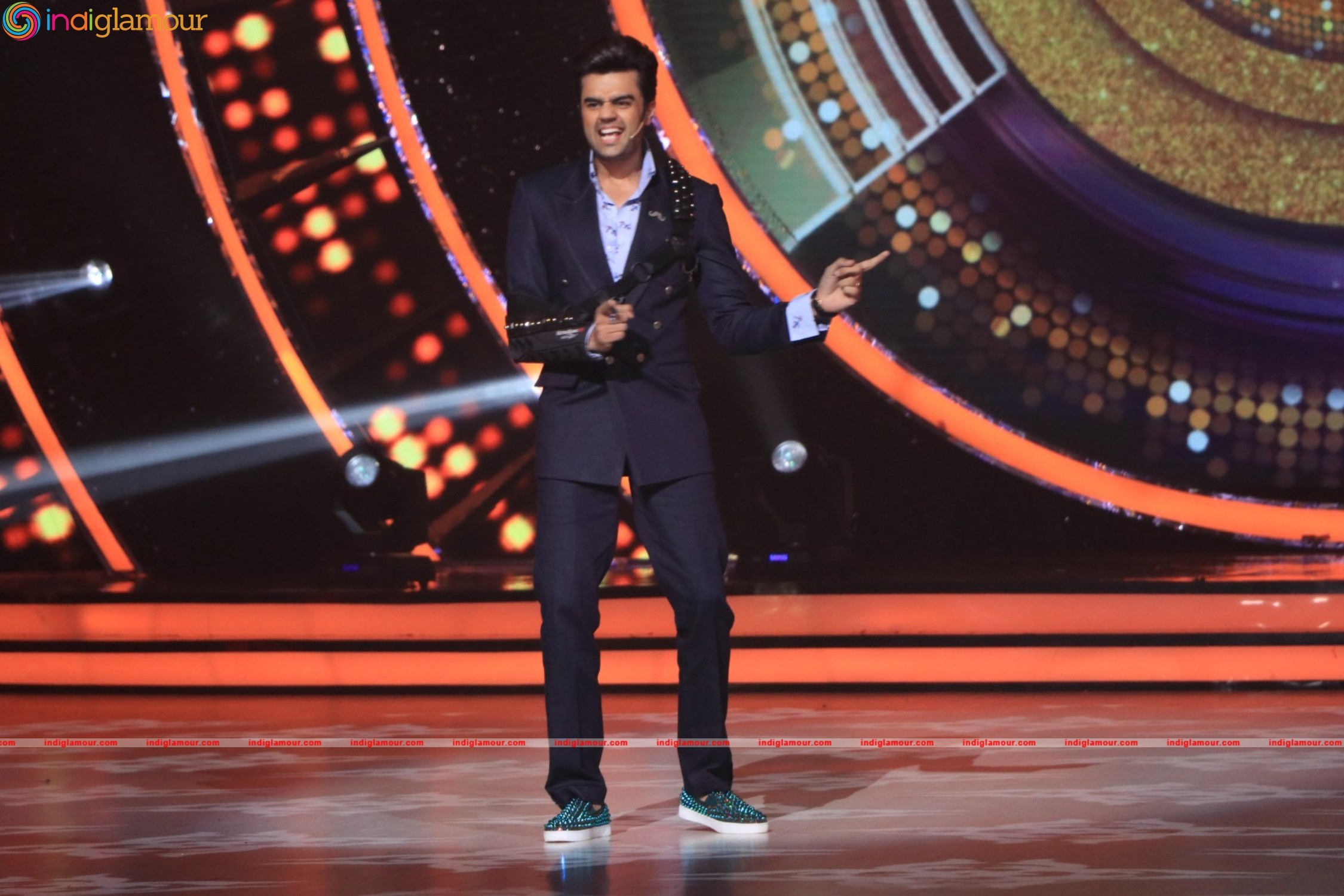 Sidharth Malhotra and Katrina Kaif At Set Of Jhalak Dikhhla Jaa Event hd photo