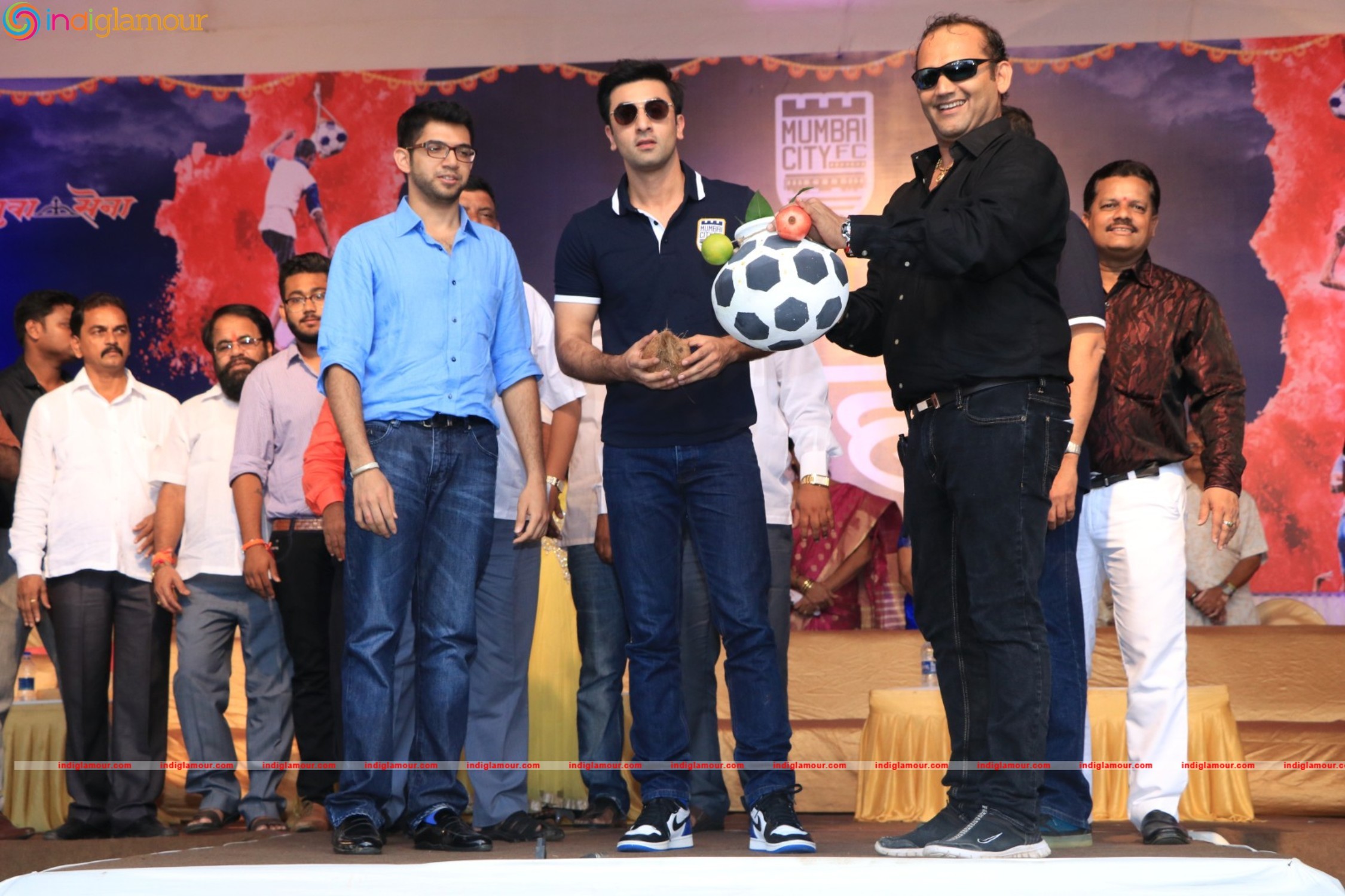 Ranbir Kapoor on Mumbai City Football Club at Andheri Sports Complex Time Event hd photo