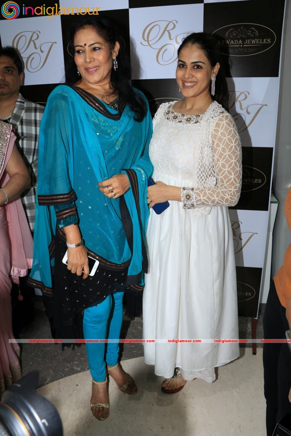Bollywood Stars Store Launch For Razwada Jewels Event hd photo