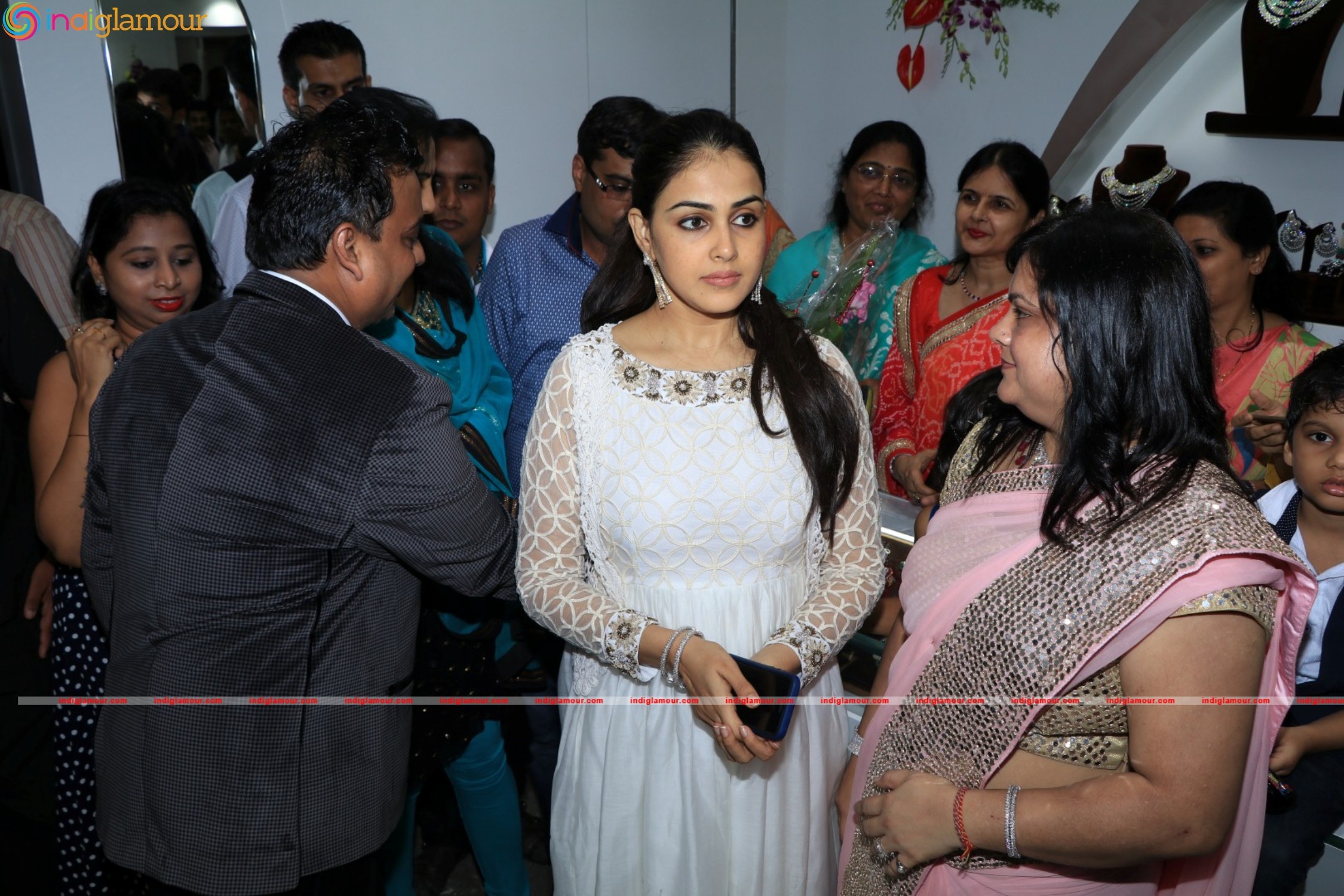Bollywood Stars Store Launch For Razwada Jewels Event hd photo