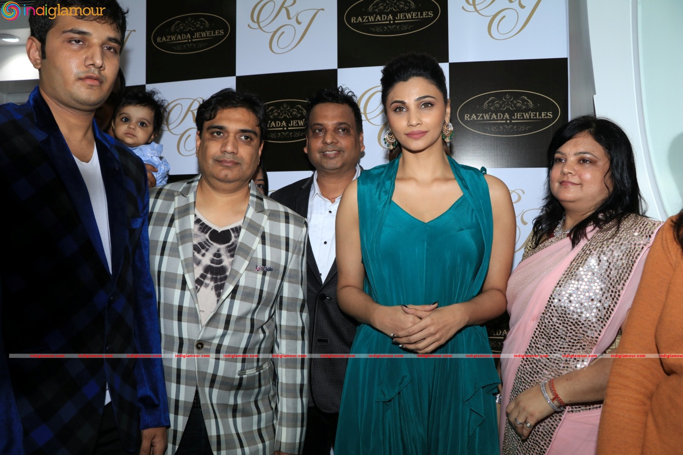 Bollywood Stars Store Launch For Razwada Jewels Event hd photo