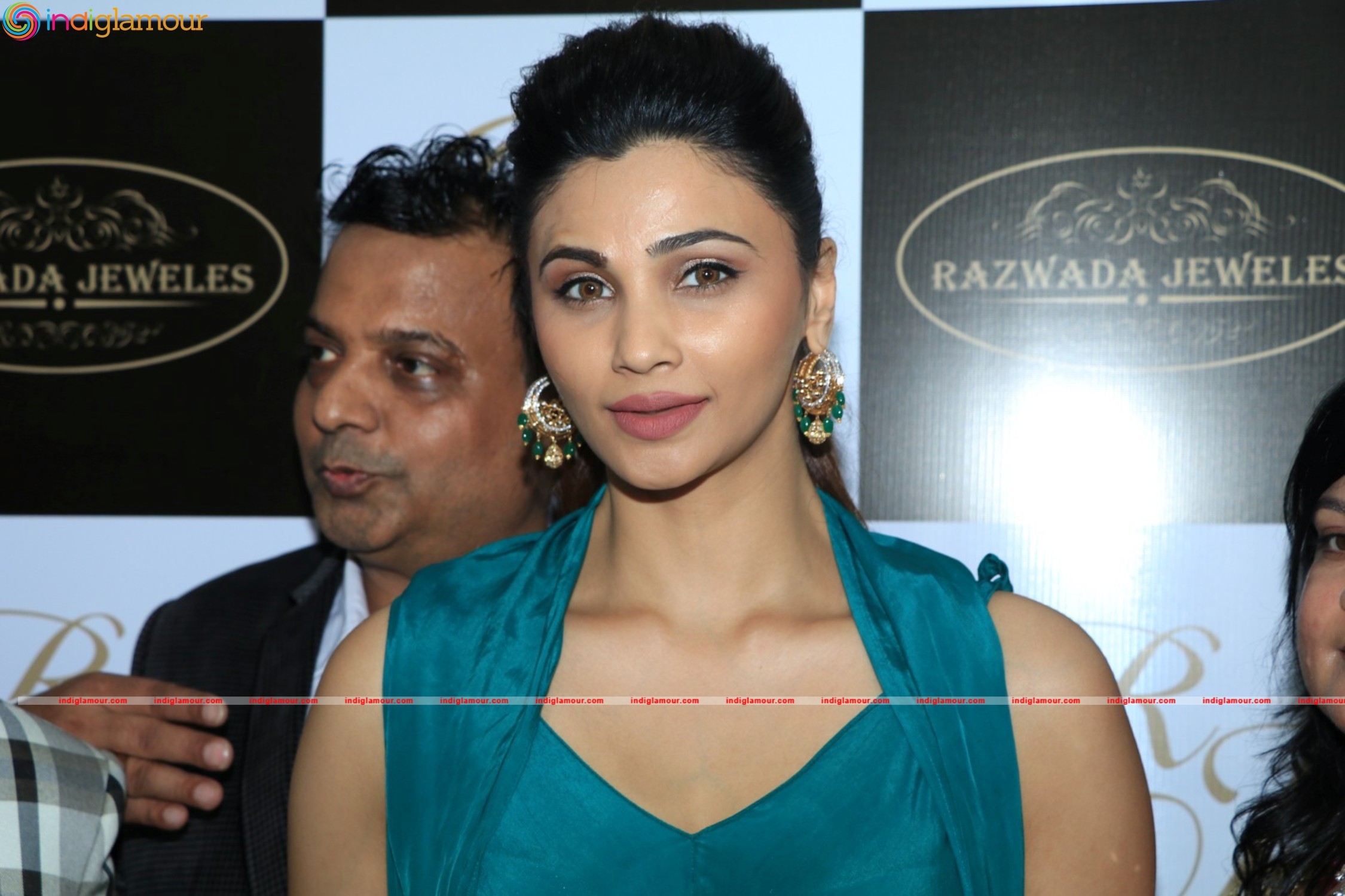 Bollywood Stars Store Launch For Razwada Jewels Event hd photo