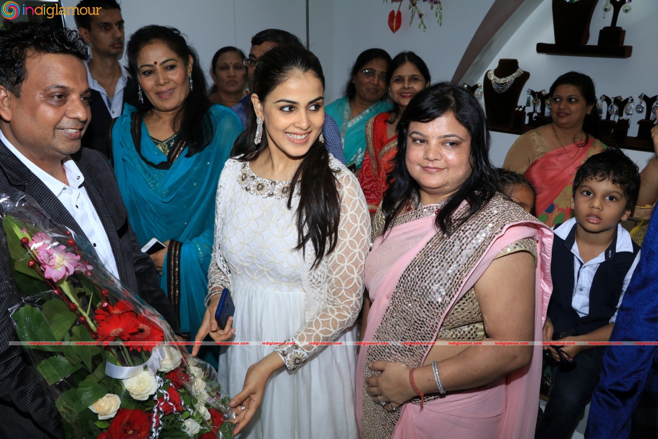 Bollywood Stars Store Launch For Razwada Jewels Event hd photo