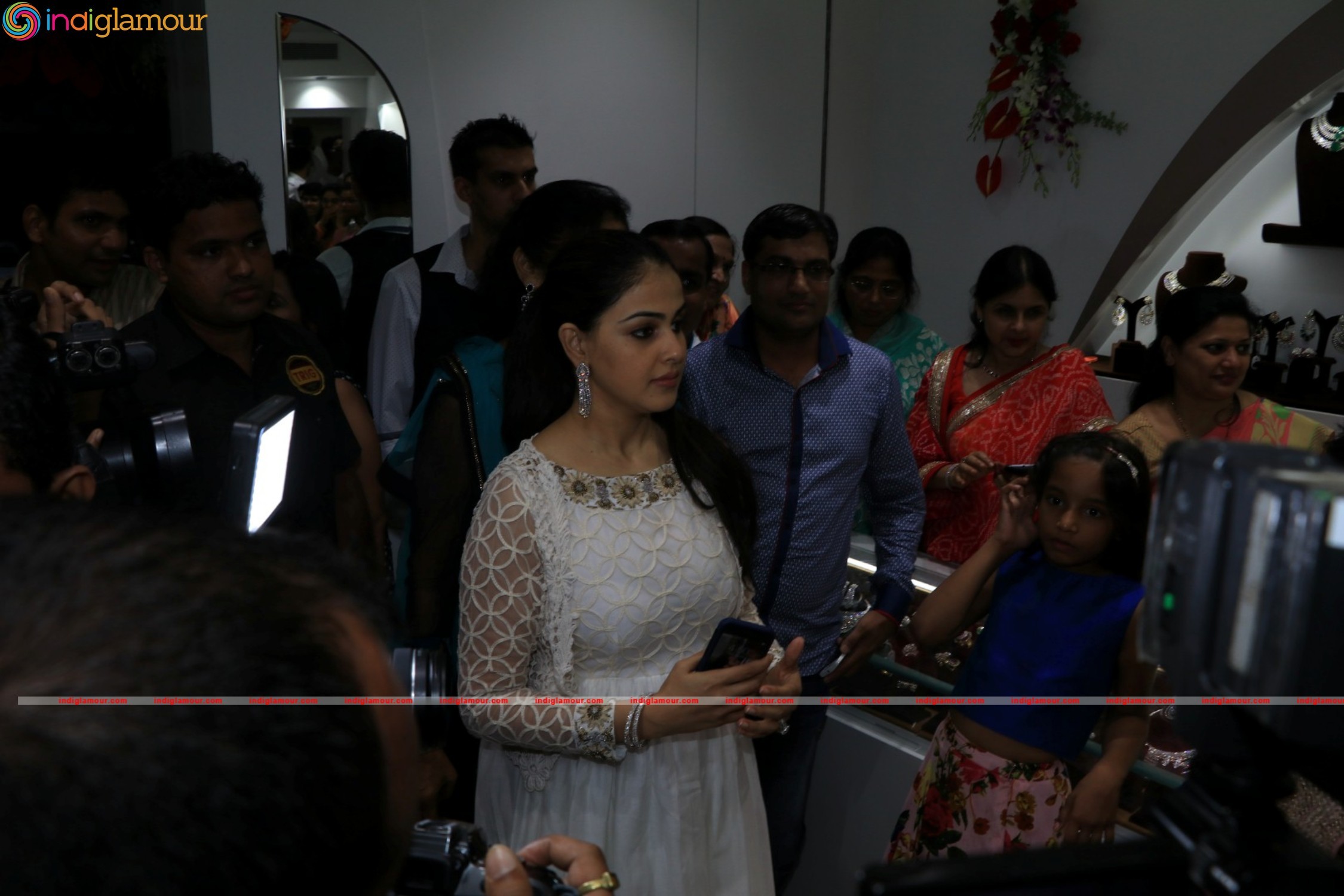 Bollywood Stars Store Launch For Razwada Jewels Event hd photo