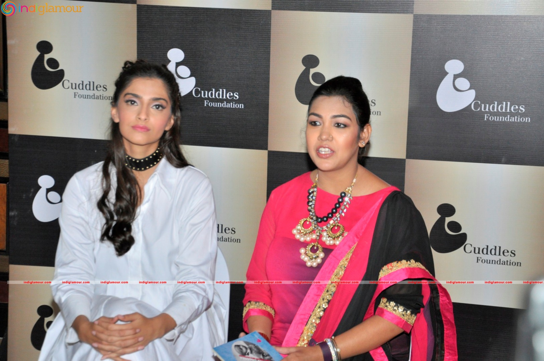 Sonam Kapoor Gets Associated With A New NGO Named Cuddles Foundation Event hd photo