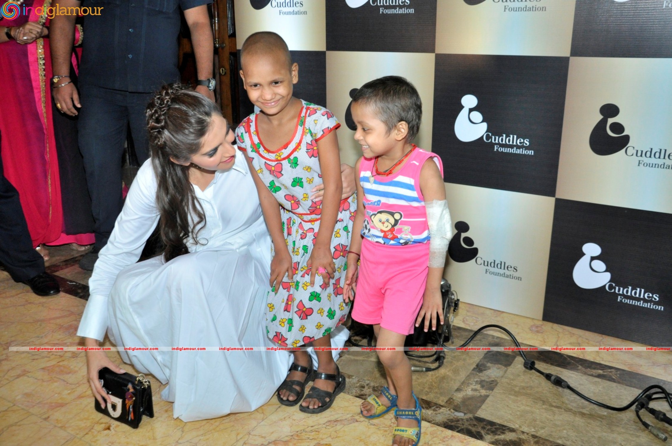 Sonam Kapoor Gets Associated With A New NGO Named Cuddles Foundation Event hd photo