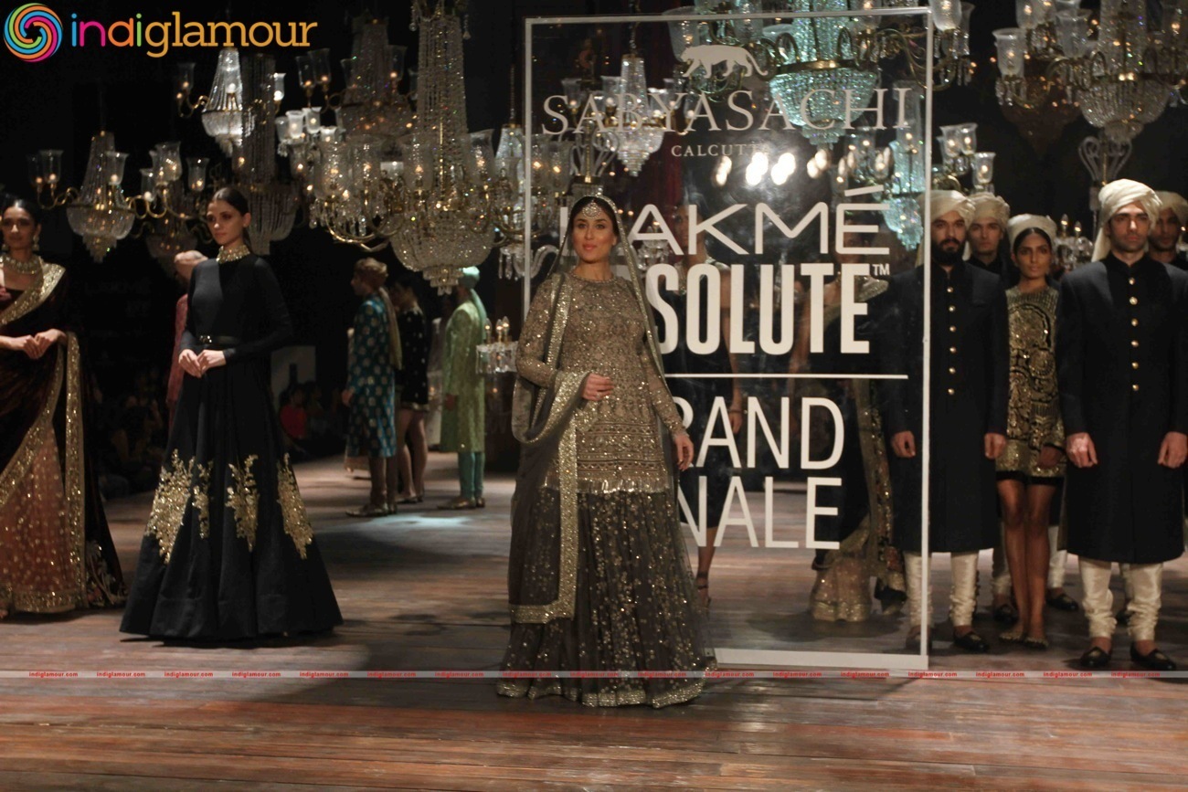 Kareena Kapoor At Lakme Fashion Week Winter Festive 2016 Grand Finale Event hd photo