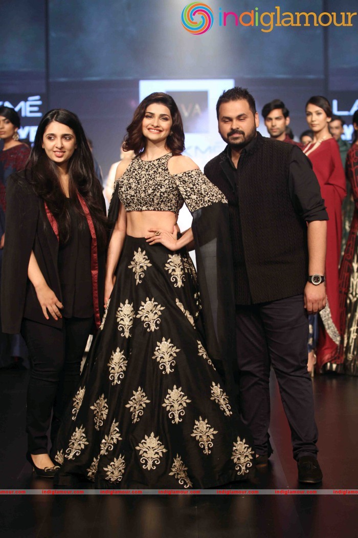 Lakme Fashion Week Winter Festive 2016 Monica Shah and Karishma Swali Event hd photo